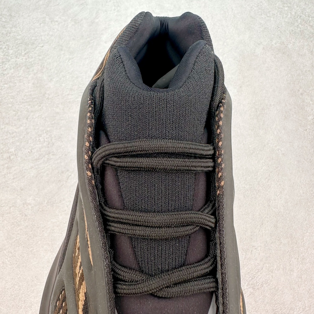 图片[5]-＃JC纯原 Yeezy Boost 700V3 黑铜 GY0189 全套原楦原纸版 打造灵魂正确版型 原厂贾卡原面 纹路与正品一致 高频进口夜光KPU完美组合原面 呈现炫丽星空夜光效果 此款非Boost爆米花科技 鞋底采用BOUNCE 全新缓震科技 脚感同样舒适 原厂RB鞋头材质 质感厚度与正品一致 完美贴合成型 正确原盒原标包装 匠心工艺 仅对原鞋 偏小一码 尺码：36 36.5 37 38 38.5 39 40 40.5 41 42 42.5 43 44 44.5 45 46 47 48-选品中心