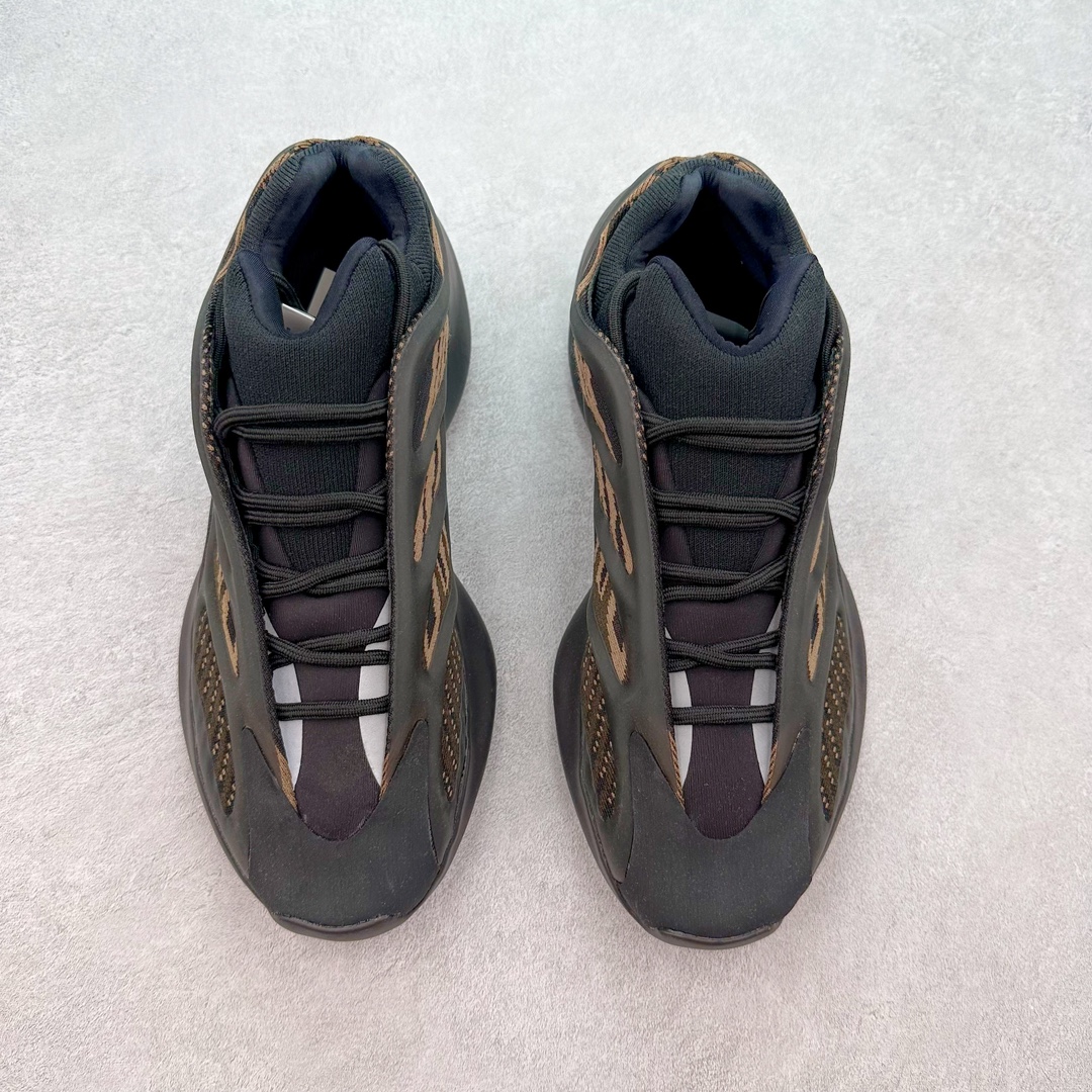图片[2]-＃JC纯原 Yeezy Boost 700V3 黑铜 GY0189 全套原楦原纸版 打造灵魂正确版型 原厂贾卡原面 纹路与正品一致 高频进口夜光KPU完美组合原面 呈现炫丽星空夜光效果 此款非Boost爆米花科技 鞋底采用BOUNCE 全新缓震科技 脚感同样舒适 原厂RB鞋头材质 质感厚度与正品一致 完美贴合成型 正确原盒原标包装 匠心工艺 仅对原鞋 偏小一码 尺码：36 36.5 37 38 38.5 39 40 40.5 41 42 42.5 43 44 44.5 45 46 47 48-选品中心