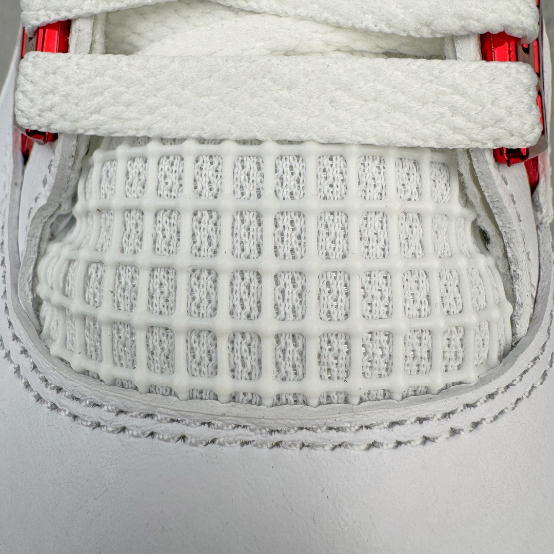 图片[12]-＃GX纯原福利 Air Jordan AJ4 Retro 白红 CT8527-112 圈内最强四代 独家外贸特供尺码含 45.5 49.5 50.5 耗时半年巨作 全套原纸板楦头开发 原厂特供皮料加持 确保原汁原味 完美呈现四代版型 一比一鞋头弧度高度鞋身弧度 数据细节工艺流程均保持原鞋一致 原厂TPU网格鞋带扣 正确内里网布 菱角分明不变形无多余毛边 柔软性质感一致于原鞋 市场唯一原厂鞋扣模具 背面可见隐藏注塑口 原厂织唛标 原厂飞人电绣工艺 尾指中部跳三针 独家绑鞋带手法 印刷中底布 四线拉帮 米色美纹纸贴合固定 进口港宝加持 后跟自然饱满 全鞋荧光划线卡点 追求极致完美 每一双都是工艺品 多重QC质检 超越公司货的品控标准 实实在在的免检产品 尺码：40 40.5 41 42 42.5 43 44 44.5 45 45.5 46 47.5 48.5 49.5 50.5-选品中心