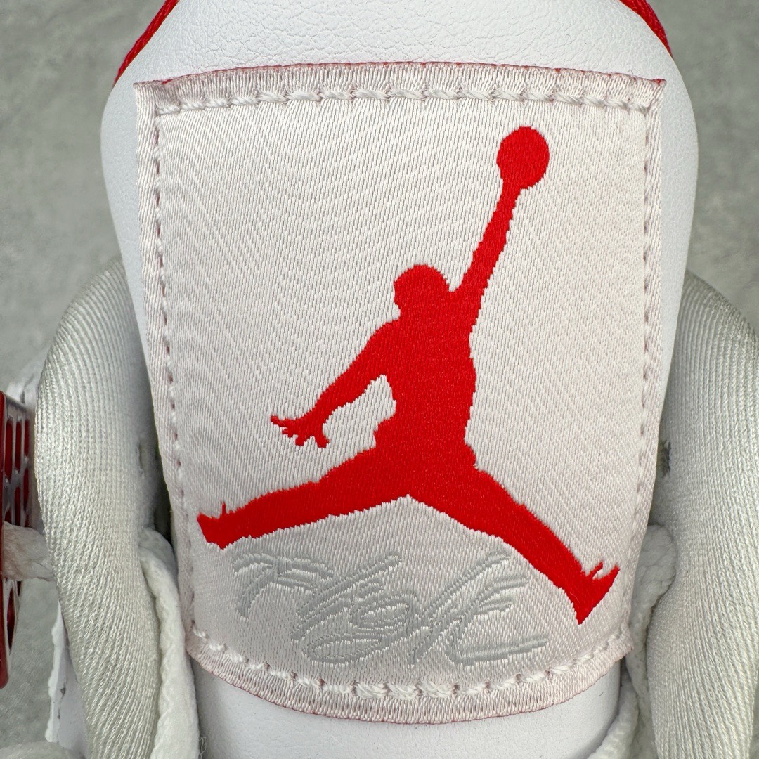 图片[15]-＃GX纯原福利 Air Jordan AJ4 Retro 白红 CT8527-112 圈内最强四代 独家外贸特供尺码含 45.5 49.5 50.5 耗时半年巨作 全套原纸板楦头开发 原厂特供皮料加持 确保原汁原味 完美呈现四代版型 一比一鞋头弧度高度鞋身弧度 数据细节工艺流程均保持原鞋一致 原厂TPU网格鞋带扣 正确内里网布 菱角分明不变形无多余毛边 柔软性质感一致于原鞋 市场唯一原厂鞋扣模具 背面可见隐藏注塑口 原厂织唛标 原厂飞人电绣工艺 尾指中部跳三针 独家绑鞋带手法 印刷中底布 四线拉帮 米色美纹纸贴合固定 进口港宝加持 后跟自然饱满 全鞋荧光划线卡点 追求极致完美 每一双都是工艺品 多重QC质检 超越公司货的品控标准 实实在在的免检产品 尺码：40 40.5 41 42 42.5 43 44 44.5 45 45.5 46 47.5 48.5 49.5 50.5-选品中心