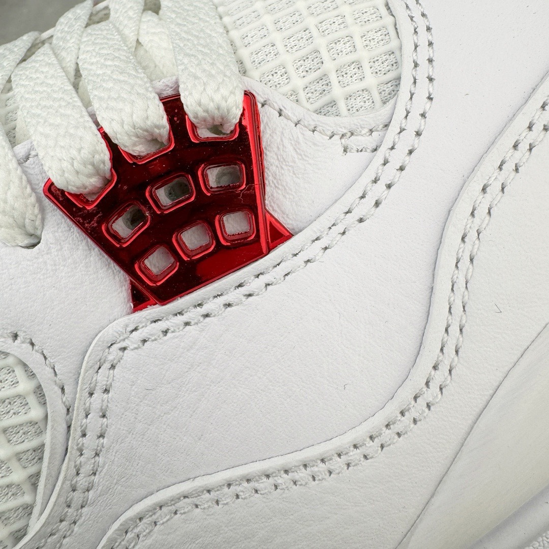 图片[13]-＃GX纯原福利 Air Jordan AJ4 Retro 白红 CT8527-112 圈内最强四代 独家外贸特供尺码含 45.5 49.5 50.5 耗时半年巨作 全套原纸板楦头开发 原厂特供皮料加持 确保原汁原味 完美呈现四代版型 一比一鞋头弧度高度鞋身弧度 数据细节工艺流程均保持原鞋一致 原厂TPU网格鞋带扣 正确内里网布 菱角分明不变形无多余毛边 柔软性质感一致于原鞋 市场唯一原厂鞋扣模具 背面可见隐藏注塑口 原厂织唛标 原厂飞人电绣工艺 尾指中部跳三针 独家绑鞋带手法 印刷中底布 四线拉帮 米色美纹纸贴合固定 进口港宝加持 后跟自然饱满 全鞋荧光划线卡点 追求极致完美 每一双都是工艺品 多重QC质检 超越公司货的品控标准 实实在在的免检产品 尺码：40 40.5 41 42 42.5 43 44 44.5 45 45.5 46 47.5 48.5 49.5 50.5-选品中心