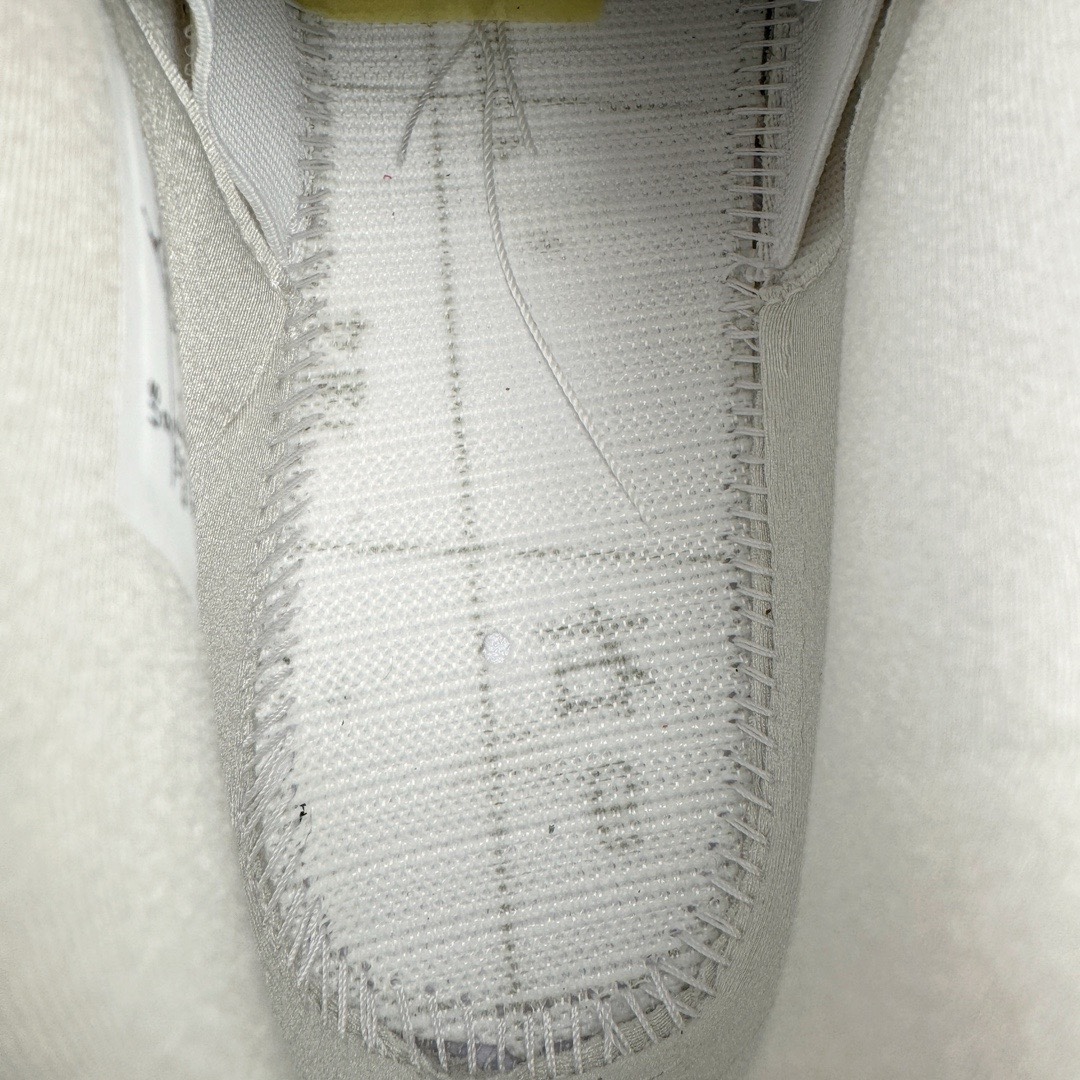 图片[18]-＃GX纯原福利 Air Jordan AJ4 Retro 白红 CT8527-112 圈内最强四代 独家外贸特供尺码含 45.5 49.5 50.5 耗时半年巨作 全套原纸板楦头开发 原厂特供皮料加持 确保原汁原味 完美呈现四代版型 一比一鞋头弧度高度鞋身弧度 数据细节工艺流程均保持原鞋一致 原厂TPU网格鞋带扣 正确内里网布 菱角分明不变形无多余毛边 柔软性质感一致于原鞋 市场唯一原厂鞋扣模具 背面可见隐藏注塑口 原厂织唛标 原厂飞人电绣工艺 尾指中部跳三针 独家绑鞋带手法 印刷中底布 四线拉帮 米色美纹纸贴合固定 进口港宝加持 后跟自然饱满 全鞋荧光划线卡点 追求极致完美 每一双都是工艺品 多重QC质检 超越公司货的品控标准 实实在在的免检产品 尺码：40 40.5 41 42 42.5 43 44 44.5 45 45.5 46 47.5 48.5 49.5 50.5-选品中心