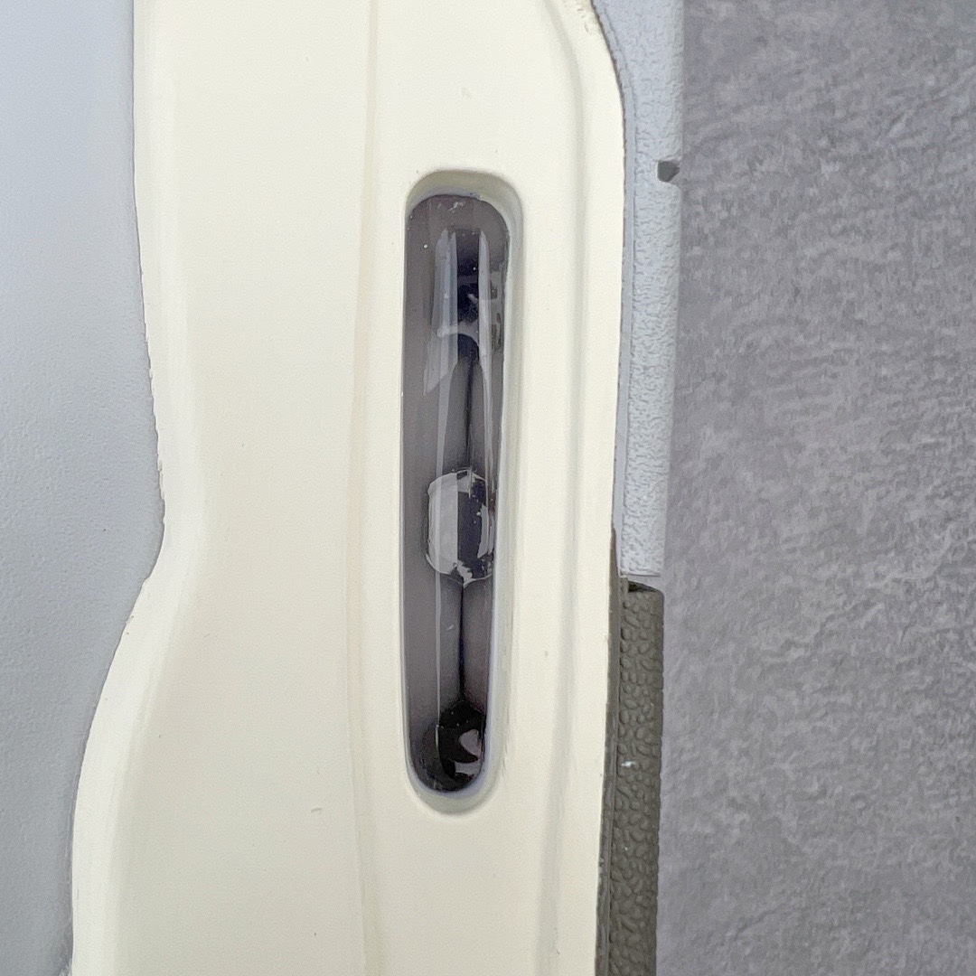 图片[15]-＃GX纯原福利 Air Jordan AJ4 SE \\\”Craft\\\” 兔年限定灰兔子 DV3742-021 圈内最强四代 独家外贸特供尺码含 45.5 49.5 50.5 耗时半年巨作 全套原纸板楦头开发 原厂特供皮料加持 确保原汁原味 完美呈现四代版型 一比一鞋头弧度高度鞋身弧度 数据细节工艺流程均保持原鞋一致 原厂TPU网格鞋带扣 正确内里网布 菱角分明不变形无多余毛边 柔软性质感一致于原鞋 市场唯一原厂鞋扣模具 背面可见隐藏注塑口 原厂织唛标 原厂飞人电绣工艺 尾指中部跳三针 独家绑鞋带手法 印刷中底布 四线拉帮 米色美纹纸贴合固定 进口港宝加持 后跟自然饱满 全鞋荧光划线卡点 追求极致完美 每一双都是工艺品 多重QC质检 超越公司货的品控标准 实实在在的免检产品 尺码：40 40.5 41 42 42.5 43 44 44.5 45 45.5 46 47.5 48.5 49.5 50.5-选品中心