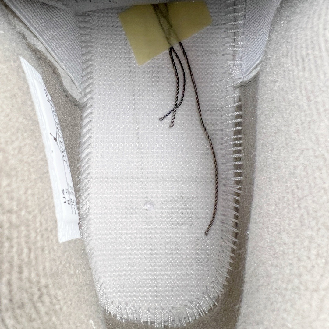 图片[18]-＃GX纯原福利 Air Jordan AJ4 SE \\\”Craft\\\” 兔年限定灰兔子 DV3742-021 圈内最强四代 独家外贸特供尺码含 45.5 49.5 50.5 耗时半年巨作 全套原纸板楦头开发 原厂特供皮料加持 确保原汁原味 完美呈现四代版型 一比一鞋头弧度高度鞋身弧度 数据细节工艺流程均保持原鞋一致 原厂TPU网格鞋带扣 正确内里网布 菱角分明不变形无多余毛边 柔软性质感一致于原鞋 市场唯一原厂鞋扣模具 背面可见隐藏注塑口 原厂织唛标 原厂飞人电绣工艺 尾指中部跳三针 独家绑鞋带手法 印刷中底布 四线拉帮 米色美纹纸贴合固定 进口港宝加持 后跟自然饱满 全鞋荧光划线卡点 追求极致完美 每一双都是工艺品 多重QC质检 超越公司货的品控标准 实实在在的免检产品 尺码：40 40.5 41 42 42.5 43 44 44.5 45 45.5 46 47.5 48.5 49.5 50.5-选品中心