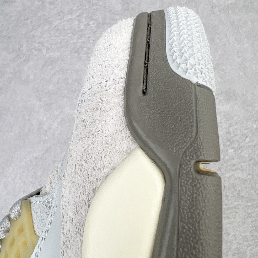 图片[13]-＃GX纯原福利 Air Jordan AJ4 SE \\\”Craft\\\” 兔年限定灰兔子 DV3742-021 圈内最强四代 独家外贸特供尺码含 45.5 49.5 50.5 耗时半年巨作 全套原纸板楦头开发 原厂特供皮料加持 确保原汁原味 完美呈现四代版型 一比一鞋头弧度高度鞋身弧度 数据细节工艺流程均保持原鞋一致 原厂TPU网格鞋带扣 正确内里网布 菱角分明不变形无多余毛边 柔软性质感一致于原鞋 市场唯一原厂鞋扣模具 背面可见隐藏注塑口 原厂织唛标 原厂飞人电绣工艺 尾指中部跳三针 独家绑鞋带手法 印刷中底布 四线拉帮 米色美纹纸贴合固定 进口港宝加持 后跟自然饱满 全鞋荧光划线卡点 追求极致完美 每一双都是工艺品 多重QC质检 超越公司货的品控标准 实实在在的免检产品 尺码：40 40.5 41 42 42.5 43 44 44.5 45 45.5 46 47.5 48.5 49.5 50.5-选品中心