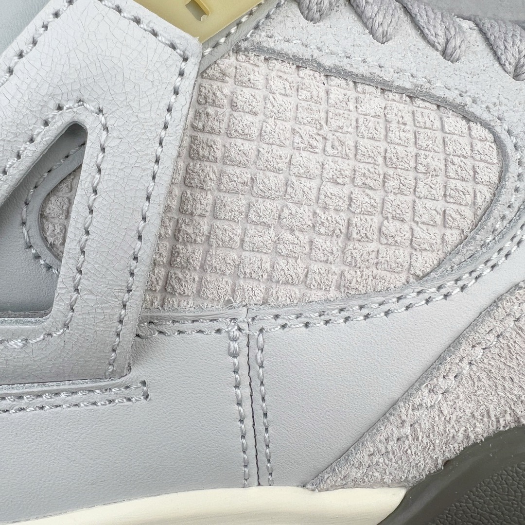 图片[10]-＃GX纯原福利 Air Jordan AJ4 SE \\\”Craft\\\” 兔年限定灰兔子 DV3742-021 圈内最强四代 独家外贸特供尺码含 45.5 49.5 50.5 耗时半年巨作 全套原纸板楦头开发 原厂特供皮料加持 确保原汁原味 完美呈现四代版型 一比一鞋头弧度高度鞋身弧度 数据细节工艺流程均保持原鞋一致 原厂TPU网格鞋带扣 正确内里网布 菱角分明不变形无多余毛边 柔软性质感一致于原鞋 市场唯一原厂鞋扣模具 背面可见隐藏注塑口 原厂织唛标 原厂飞人电绣工艺 尾指中部跳三针 独家绑鞋带手法 印刷中底布 四线拉帮 米色美纹纸贴合固定 进口港宝加持 后跟自然饱满 全鞋荧光划线卡点 追求极致完美 每一双都是工艺品 多重QC质检 超越公司货的品控标准 实实在在的免检产品 尺码：40 40.5 41 42 42.5 43 44 44.5 45 45.5 46 47.5 48.5 49.5 50.5-选品中心