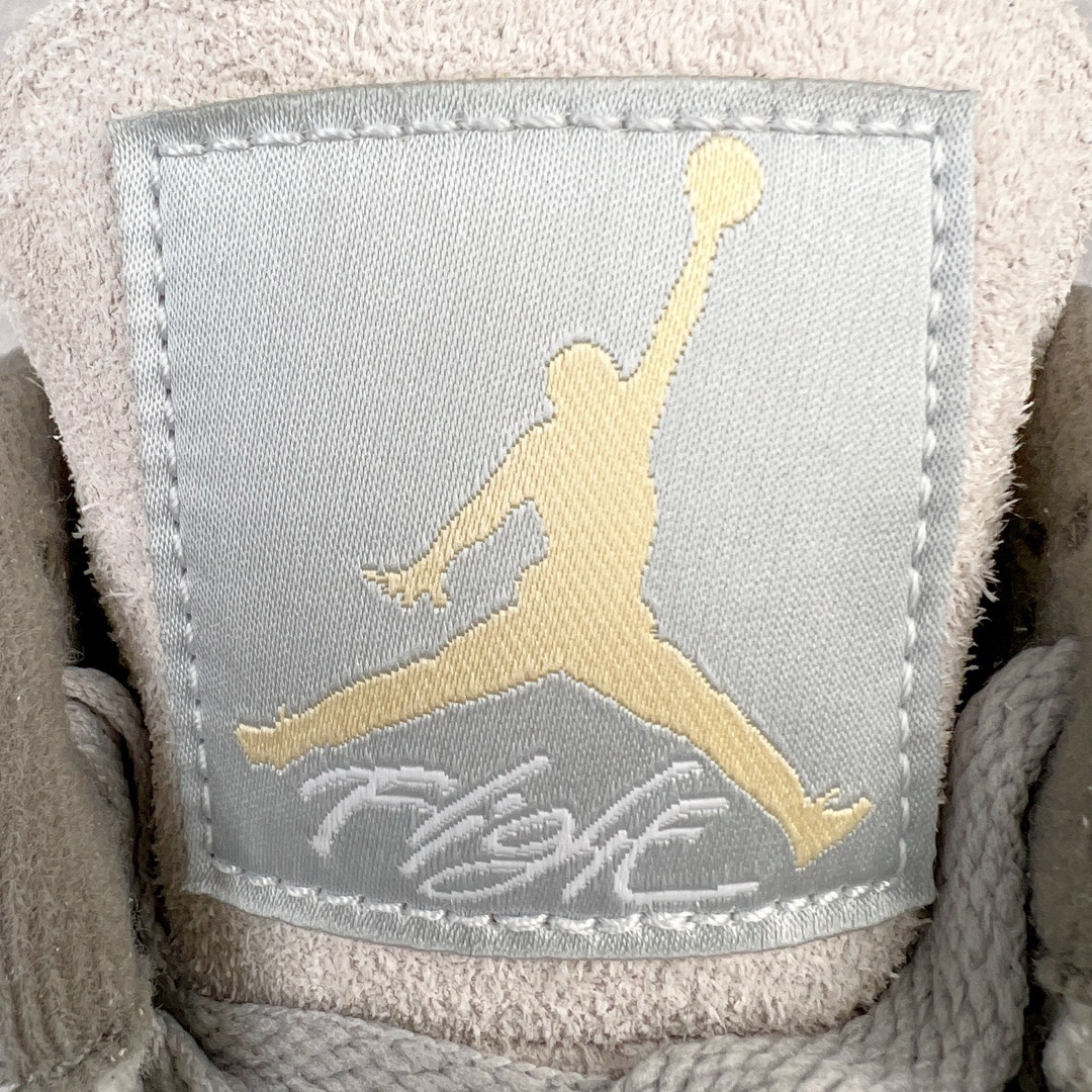 图片[14]-＃GX纯原福利 Air Jordan AJ4 SE \\\”Craft\\\” 兔年限定灰兔子 DV3742-021 圈内最强四代 独家外贸特供尺码含 45.5 49.5 50.5 耗时半年巨作 全套原纸板楦头开发 原厂特供皮料加持 确保原汁原味 完美呈现四代版型 一比一鞋头弧度高度鞋身弧度 数据细节工艺流程均保持原鞋一致 原厂TPU网格鞋带扣 正确内里网布 菱角分明不变形无多余毛边 柔软性质感一致于原鞋 市场唯一原厂鞋扣模具 背面可见隐藏注塑口 原厂织唛标 原厂飞人电绣工艺 尾指中部跳三针 独家绑鞋带手法 印刷中底布 四线拉帮 米色美纹纸贴合固定 进口港宝加持 后跟自然饱满 全鞋荧光划线卡点 追求极致完美 每一双都是工艺品 多重QC质检 超越公司货的品控标准 实实在在的免检产品 尺码：40 40.5 41 42 42.5 43 44 44.5 45 45.5 46 47.5 48.5 49.5 50.5-选品中心