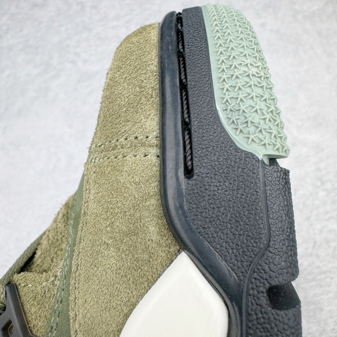 图片[15]-＃GX纯原福利 Air Jordan AJ4 Retro \\\”Olive Canvas\\\” 军绿色 FB9927-200 圈内最强四代 独家外贸特供尺码含 45.5 49.5 50.5 耗时半年巨 全套原纸板楦头开发 原厂特供皮料加持 确保原汁原味 完美呈现四代版型 一比一鞋头弧度高度鞋身弧度 数据细节工艺流程均保持原鞋一致 原厂TPU网格鞋带扣 正确内里网布 菱角分明不变形无多余毛边 柔软性质感一致于原鞋 市场唯一原厂鞋扣模具 背面可见隐藏注塑口 原厂织唛标 原厂飞人电绣工艺 尾指中部跳三针 独家绑鞋带手法 印刷中底布 四线拉帮 米色美纹纸贴合固定 进口港宝加持 后跟自然饱满 全鞋荧光划线卡点 追求极致完美 每一双都是工艺品 多重QC质检 超越公司货的品控标准 实实在在的免检产品 尺码：40 40.5 41 42 42.5 43 44 44.5 45 45.5 46 47.5 48.5 49.5 50.5-选品中心
