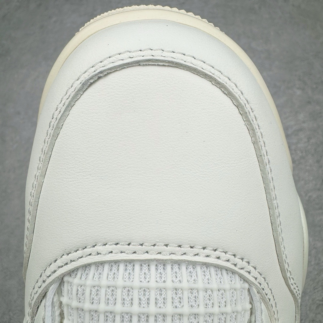 图片[12]-＃GX纯原福利 Air Jordan AJ4 米白金 AQ9129-170 圈内最强四代 独家外贸特供尺码含 45.5 49.5 50.5 耗时半年巨作 全套原纸板楦头开发 原厂特供皮料加持 确保原汁原味 完美呈现四代版型 一比一鞋头弧度高度鞋身弧度 数据细节工艺流程均保持原鞋一致 原厂TPU网格鞋带扣 正确内里网布 菱角分明不变形无多余毛边 柔软性质感一致于原鞋 市场唯一原厂鞋扣模具 背面可见隐藏注塑口 原厂织唛标 原厂飞人电绣工艺 尾指中部跳三针 独家绑鞋带手法 印刷中底布 四线拉帮 米色美纹纸贴合固定 进口港宝加持 后跟自然饱满 全鞋荧光划线卡点 追求极致完美 每一双都是工艺品 多重QC质检 超越公司货的品控标准 实实在在的免检产品 尺码：40 40.5 41 42 42.5 43 44 44.5 45 45.5 46 47.5 48.5 49.5 50.5-选品中心