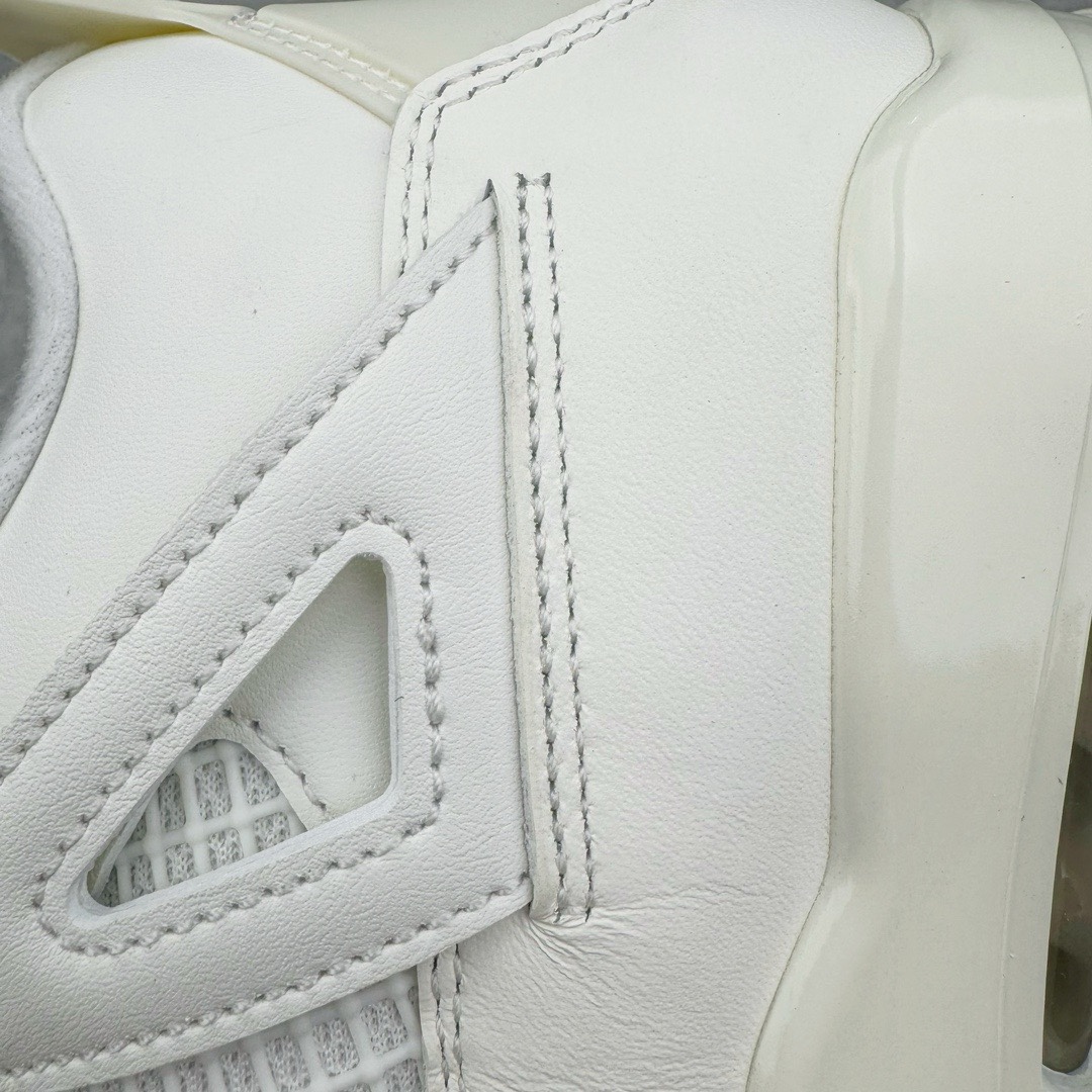 图片[11]-＃GX纯原福利 Air Jordan AJ4 米白金 AQ9129-170 圈内最强四代 独家外贸特供尺码含 45.5 49.5 50.5 耗时半年巨作 全套原纸板楦头开发 原厂特供皮料加持 确保原汁原味 完美呈现四代版型 一比一鞋头弧度高度鞋身弧度 数据细节工艺流程均保持原鞋一致 原厂TPU网格鞋带扣 正确内里网布 菱角分明不变形无多余毛边 柔软性质感一致于原鞋 市场唯一原厂鞋扣模具 背面可见隐藏注塑口 原厂织唛标 原厂飞人电绣工艺 尾指中部跳三针 独家绑鞋带手法 印刷中底布 四线拉帮 米色美纹纸贴合固定 进口港宝加持 后跟自然饱满 全鞋荧光划线卡点 追求极致完美 每一双都是工艺品 多重QC质检 超越公司货的品控标准 实实在在的免检产品 尺码：40 40.5 41 42 42.5 43 44 44.5 45 45.5 46 47.5 48.5 49.5 50.5-选品中心