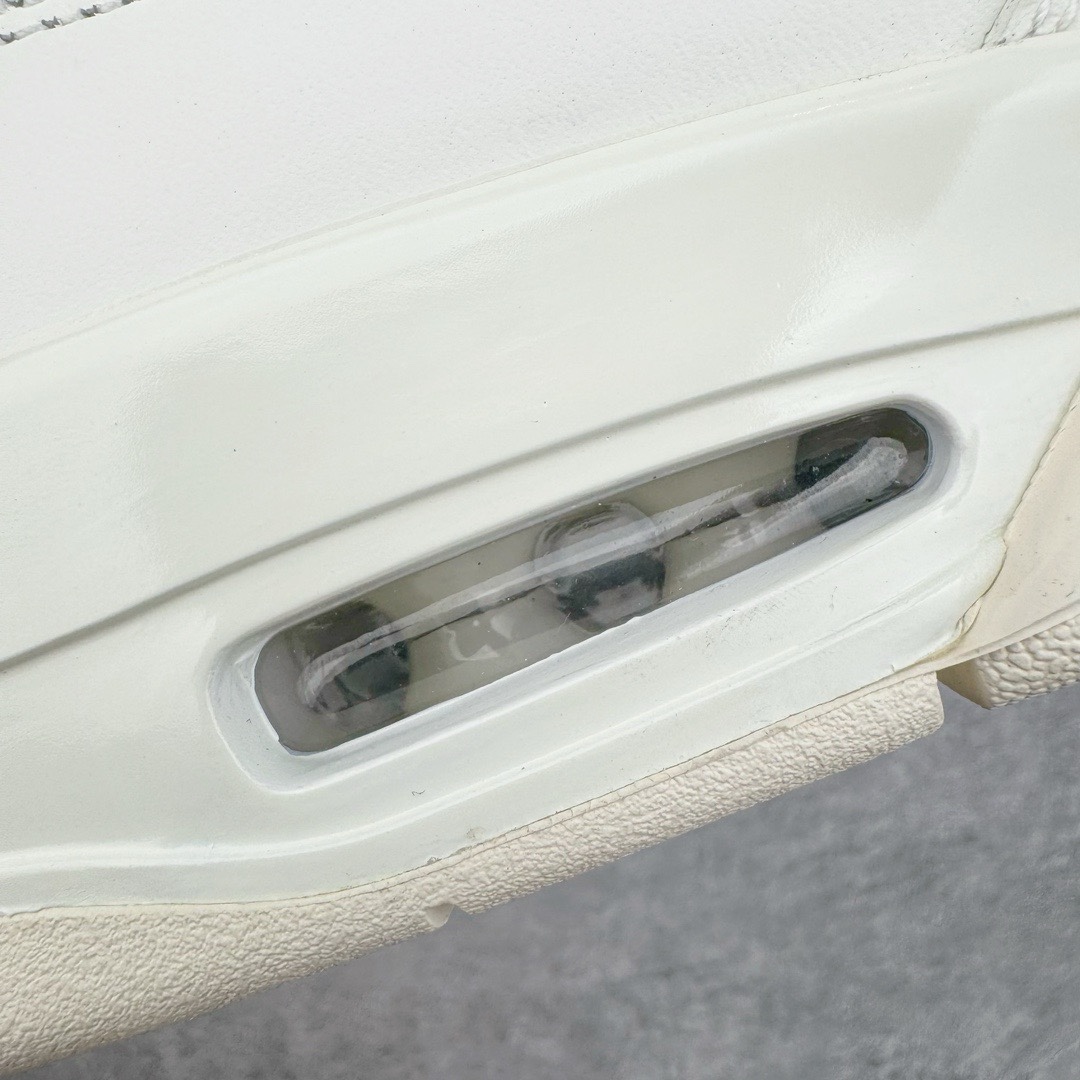 图片[16]-＃GX纯原福利 Air Jordan AJ4 米白金 AQ9129-170 圈内最强四代 独家外贸特供尺码含 45.5 49.5 50.5 耗时半年巨作 全套原纸板楦头开发 原厂特供皮料加持 确保原汁原味 完美呈现四代版型 一比一鞋头弧度高度鞋身弧度 数据细节工艺流程均保持原鞋一致 原厂TPU网格鞋带扣 正确内里网布 菱角分明不变形无多余毛边 柔软性质感一致于原鞋 市场唯一原厂鞋扣模具 背面可见隐藏注塑口 原厂织唛标 原厂飞人电绣工艺 尾指中部跳三针 独家绑鞋带手法 印刷中底布 四线拉帮 米色美纹纸贴合固定 进口港宝加持 后跟自然饱满 全鞋荧光划线卡点 追求极致完美 每一双都是工艺品 多重QC质检 超越公司货的品控标准 实实在在的免检产品 尺码：40 40.5 41 42 42.5 43 44 44.5 45 45.5 46 47.5 48.5 49.5 50.5-选品中心