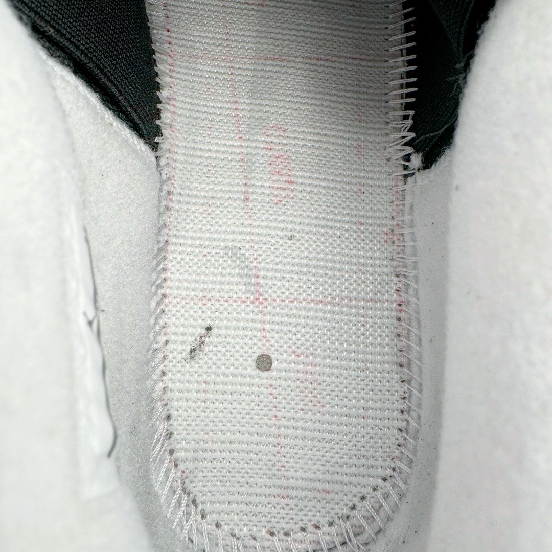 图片[16]-＃GX纯原福利 Air Jordan AJ4 Retro 恐惧奥利奥 626969-030 圈内最强四代 独家外贸特供尺码含 45.5 49.5 50.5 耗时半年巨作 全套原纸板楦头开发 原厂特供皮料加持 确保原汁原味 完美呈现四代版型 一比一鞋头弧度高度鞋身弧度 数据细节工艺流程均保持原鞋一致 原厂TPU网格鞋带扣 正确内里网布 菱角分明不变形无多余毛边 柔软性质感一致于原鞋 市场唯一原厂鞋扣模具 背面可见隐藏注塑口 原厂织唛标 原厂飞人电绣工艺 尾指中部跳三针 独家绑鞋带手法 印刷中底布 四线拉帮 米色美纹纸贴合固定 进口港宝加持 后跟自然饱满 全鞋荧光划线卡点 追求极致完美 每一双都是工艺品 多重QC质检 超越公司货的品控标准 实实在在的免检产品 尺码：40 40.5 41 42 42.5 43 44 44.5 45 45.5 46 47.5 48.5 49.5 50.5-选品中心