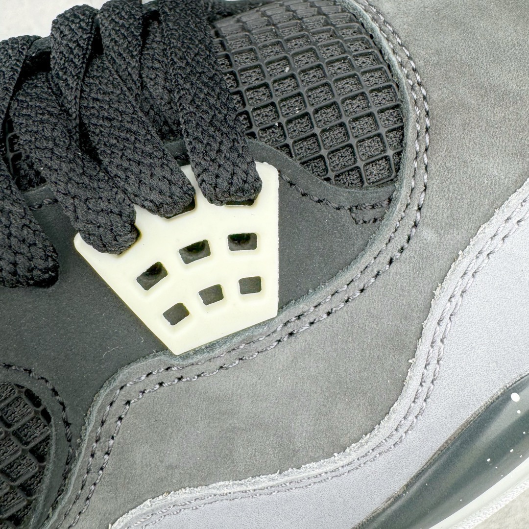 图片[12]-＃GX纯原福利 Air Jordan AJ4 Retro 恐惧奥利奥 626969-030 圈内最强四代 独家外贸特供尺码含 45.5 49.5 50.5 耗时半年巨作 全套原纸板楦头开发 原厂特供皮料加持 确保原汁原味 完美呈现四代版型 一比一鞋头弧度高度鞋身弧度 数据细节工艺流程均保持原鞋一致 原厂TPU网格鞋带扣 正确内里网布 菱角分明不变形无多余毛边 柔软性质感一致于原鞋 市场唯一原厂鞋扣模具 背面可见隐藏注塑口 原厂织唛标 原厂飞人电绣工艺 尾指中部跳三针 独家绑鞋带手法 印刷中底布 四线拉帮 米色美纹纸贴合固定 进口港宝加持 后跟自然饱满 全鞋荧光划线卡点 追求极致完美 每一双都是工艺品 多重QC质检 超越公司货的品控标准 实实在在的免检产品 尺码：40 40.5 41 42 42.5 43 44 44.5 45 45.5 46 47.5 48.5 49.5 50.5-选品中心