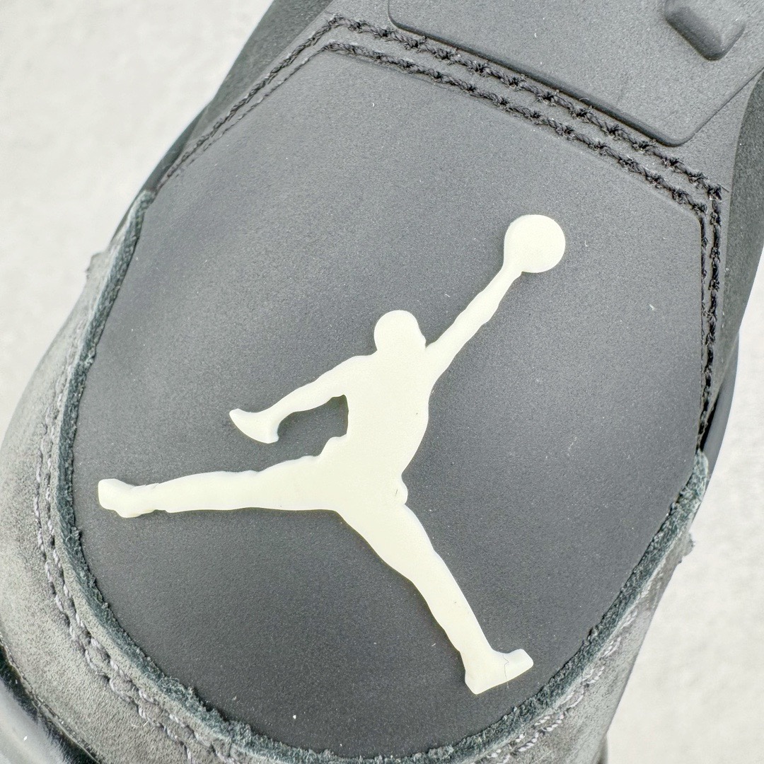 图片[14]-＃GX纯原福利 Air Jordan AJ4 Retro 恐惧奥利奥 626969-030 圈内最强四代 独家外贸特供尺码含 45.5 49.5 50.5 耗时半年巨作 全套原纸板楦头开发 原厂特供皮料加持 确保原汁原味 完美呈现四代版型 一比一鞋头弧度高度鞋身弧度 数据细节工艺流程均保持原鞋一致 原厂TPU网格鞋带扣 正确内里网布 菱角分明不变形无多余毛边 柔软性质感一致于原鞋 市场唯一原厂鞋扣模具 背面可见隐藏注塑口 原厂织唛标 原厂飞人电绣工艺 尾指中部跳三针 独家绑鞋带手法 印刷中底布 四线拉帮 米色美纹纸贴合固定 进口港宝加持 后跟自然饱满 全鞋荧光划线卡点 追求极致完美 每一双都是工艺品 多重QC质检 超越公司货的品控标准 实实在在的免检产品 尺码：40 40.5 41 42 42.5 43 44 44.5 45 45.5 46 47.5 48.5 49.5 50.5-选品中心
