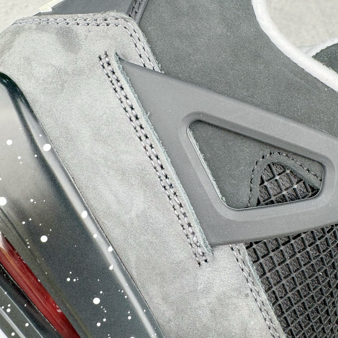 图片[13]-＃GX纯原福利 Air Jordan AJ4 Retro 恐惧奥利奥 626969-030 圈内最强四代 独家外贸特供尺码含 45.5 49.5 50.5 耗时半年巨作 全套原纸板楦头开发 原厂特供皮料加持 确保原汁原味 完美呈现四代版型 一比一鞋头弧度高度鞋身弧度 数据细节工艺流程均保持原鞋一致 原厂TPU网格鞋带扣 正确内里网布 菱角分明不变形无多余毛边 柔软性质感一致于原鞋 市场唯一原厂鞋扣模具 背面可见隐藏注塑口 原厂织唛标 原厂飞人电绣工艺 尾指中部跳三针 独家绑鞋带手法 印刷中底布 四线拉帮 米色美纹纸贴合固定 进口港宝加持 后跟自然饱满 全鞋荧光划线卡点 追求极致完美 每一双都是工艺品 多重QC质检 超越公司货的品控标准 实实在在的免检产品 尺码：40 40.5 41 42 42.5 43 44 44.5 45 45.5 46 47.5 48.5 49.5 50.5-选品中心
