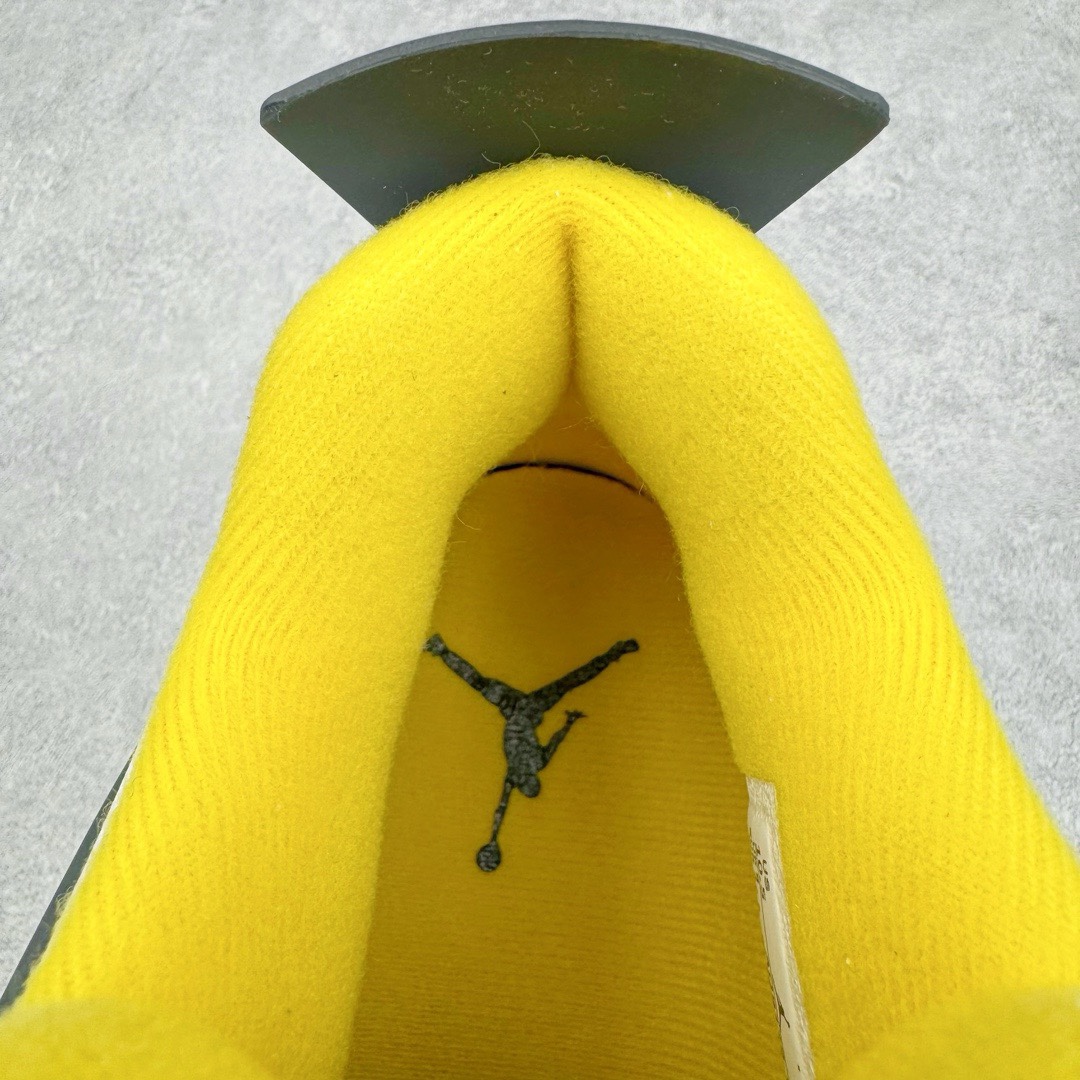图片[17]-＃GX纯原福利 Air Jordan AJ4 \\\”Vivid Sulfur\\\” 白橙 AQ9129-101 圈内最强四代 独家外贸特供尺码含 45.5 49.5 50.5 耗时半年巨作 全套原纸板楦头开发 原厂特供皮料加持 确保原汁原味 完美呈现四代版型 一比一鞋头弧度高度鞋身弧度 数据细节工艺流程均保持原鞋一致 原厂TPU网格鞋带扣 正确内里网布 菱角分明不变形无多余毛边 柔软性质感一致于原鞋 市场唯一原厂鞋扣模具 背面可见隐藏注塑口 原厂织唛标 原厂飞人电绣工艺 尾指中部跳三针 独家绑鞋带手法 印刷中底布 四线拉帮 米色美纹纸贴合固定 进口港宝加持 后跟自然饱满 全鞋荧光划线卡点 追求极致完美 每一双都是工艺品 多重QC质检 超越公司货的品控标准 实实在在的免检产品 尺码：40 40.5 41 42 42.5 43 44 44.5 45 45.5 46 47.5 48.5 49.5 50.5-选品中心