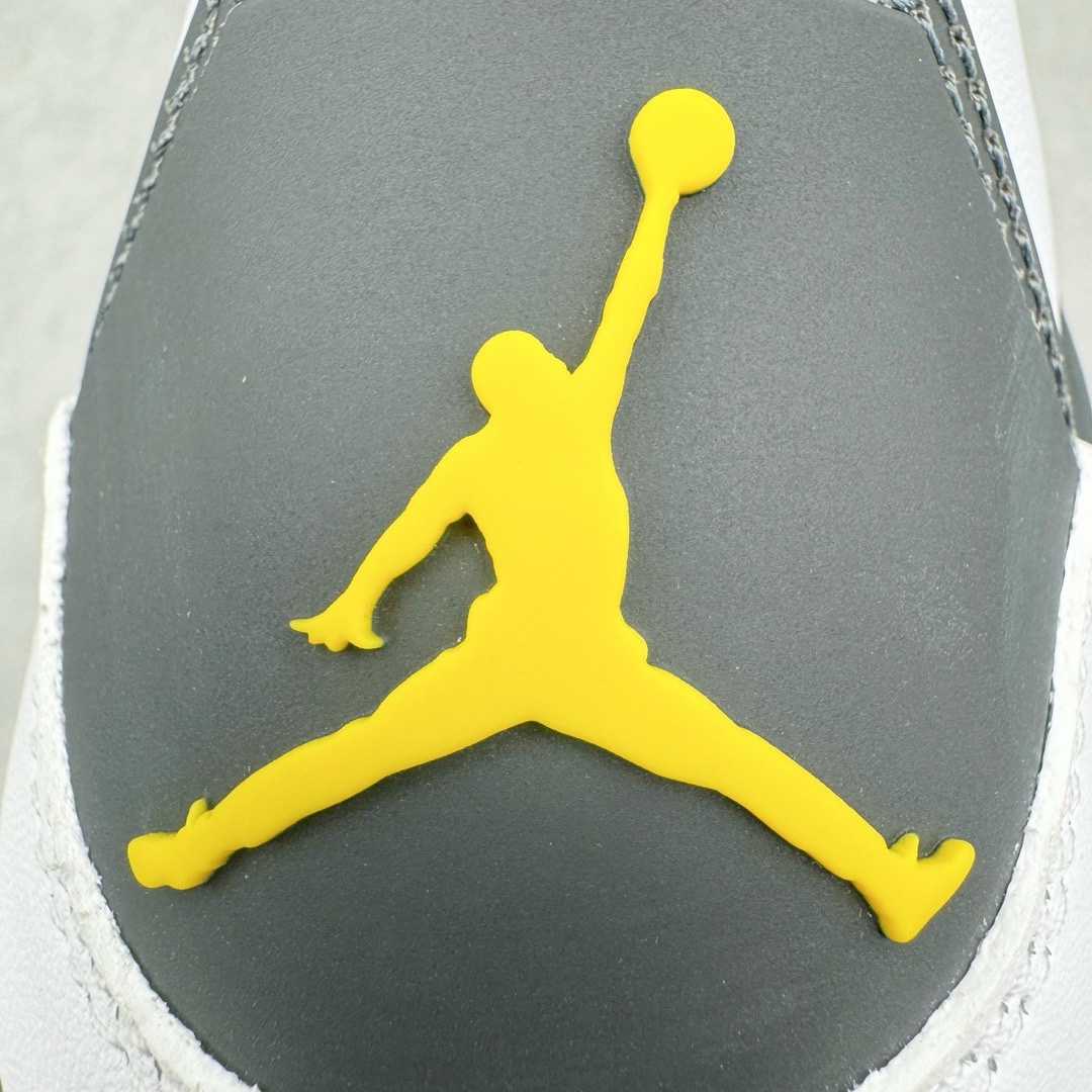 图片[14]-＃GX纯原福利 Air Jordan AJ4 \\\”Vivid Sulfur\\\” 白橙 AQ9129-101 圈内最强四代 独家外贸特供尺码含 45.5 49.5 50.5 耗时半年巨作 全套原纸板楦头开发 原厂特供皮料加持 确保原汁原味 完美呈现四代版型 一比一鞋头弧度高度鞋身弧度 数据细节工艺流程均保持原鞋一致 原厂TPU网格鞋带扣 正确内里网布 菱角分明不变形无多余毛边 柔软性质感一致于原鞋 市场唯一原厂鞋扣模具 背面可见隐藏注塑口 原厂织唛标 原厂飞人电绣工艺 尾指中部跳三针 独家绑鞋带手法 印刷中底布 四线拉帮 米色美纹纸贴合固定 进口港宝加持 后跟自然饱满 全鞋荧光划线卡点 追求极致完美 每一双都是工艺品 多重QC质检 超越公司货的品控标准 实实在在的免检产品 尺码：40 40.5 41 42 42.5 43 44 44.5 45 45.5 46 47.5 48.5 49.5 50.5-选品中心