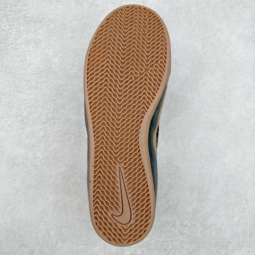 图片[9]-NK SB Ishod 翻毛皮织物小倒钩防滑耐磨轻便 低帮板鞋 在绒面革的鞋身上 波浪纹的网布材质出现在侧身和鞋舌位置 似乎结合了 Ishod Wair 最为喜爱的汽车元素 另外为提升舒适性能 后跟位置加入海绵凸起材质 鞋底注入 React 气垫缓震技术 为增加保护性能 中底位置还融入一圈 TPU 元素 在鞋身设计元素中 鞋帮位置出现了倒钩 Swoosh Logo 鞋头位置的迷你 Swoosh 标志彰显细节 最后鞋舌与后跟位置的 Ishod 和 SB 彰显个人签名滑板鞋款 尺码：36 36.5 37.5 38 38.5 39 40 40.5 41 42 42.5 43 44 44.5 45-选品中心