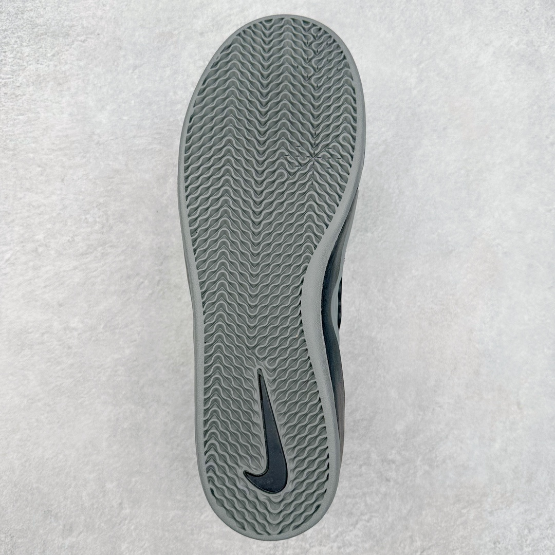 图片[9]-NK SB Ishod 翻毛皮织物小倒钩防滑耐磨轻便 低帮板鞋 在绒面革的鞋身上 波浪纹的网布材质出现在侧身和鞋舌位置 似乎结合了 Ishod Wair 最为喜爱的汽车元素 另外为提升舒适性能 后跟位置加入海绵凸起材质 鞋底注入 React 气垫缓震技术 为增加保护性能 中底位置还融入一圈 TPU 元素 在鞋身设计元素中 鞋帮位置出现了倒钩 Swoosh Logo 鞋头位置的迷你 Swoosh 标志彰显细节 最后鞋舌与后跟位置的 Ishod 和 SB 彰显个人签名滑板鞋款 尺码：36 36.5 37.5 38 38.5 39 40 40.5 41 42 42.5 43 44 44.5 45-选品中心