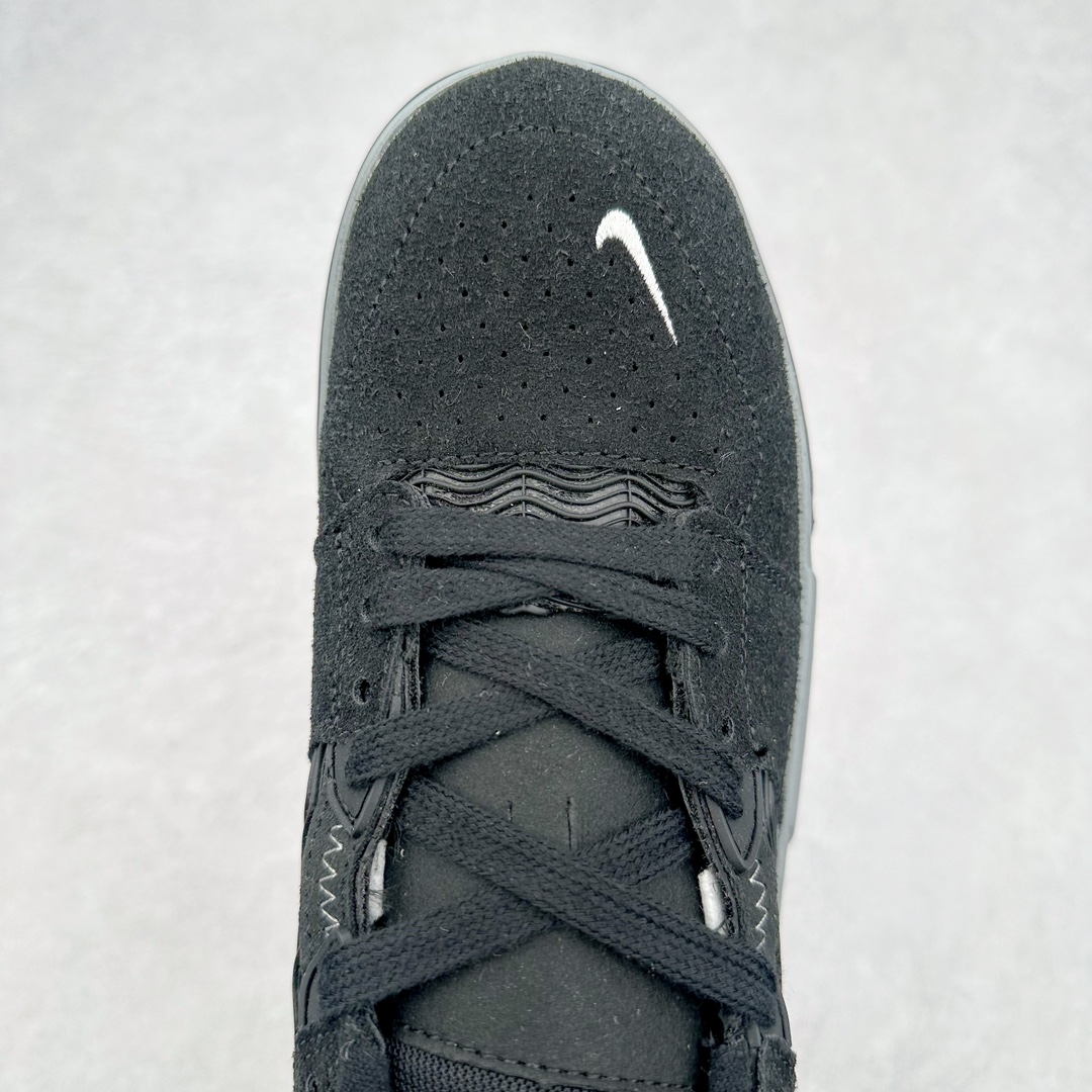 图片[4]-NK SB Ishod 翻毛皮织物小倒钩防滑耐磨轻便 低帮板鞋 在绒面革的鞋身上 波浪纹的网布材质出现在侧身和鞋舌位置 似乎结合了 Ishod Wair 最为喜爱的汽车元素 另外为提升舒适性能 后跟位置加入海绵凸起材质 鞋底注入 React 气垫缓震技术 为增加保护性能 中底位置还融入一圈 TPU 元素 在鞋身设计元素中 鞋帮位置出现了倒钩 Swoosh Logo 鞋头位置的迷你 Swoosh 标志彰显细节 最后鞋舌与后跟位置的 Ishod 和 SB 彰显个人签名滑板鞋款 尺码：36 36.5 37.5 38 38.5 39 40 40.5 41 42 42.5 43 44 44.5 45-选品中心