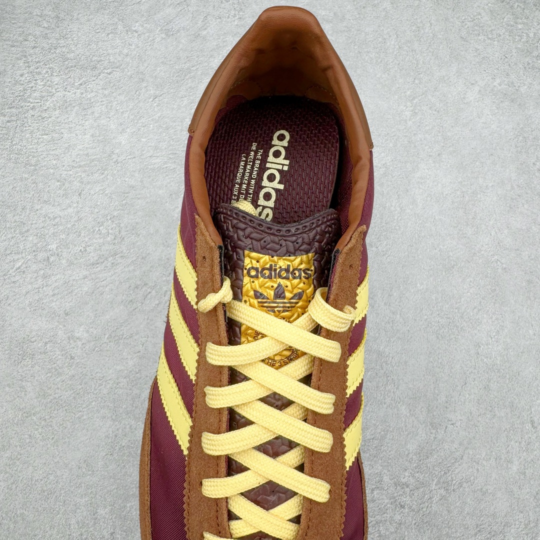 图片[5]-＃CS AD Wmns SL72 OG 系列德训足球风百搭低帮休闲运动板鞋 IE3425 采用高弹EVA+MODEL+RB三层组合底 区别市面RB一体大底 三层组合鞋底重量与原鞋一致 Originals 将有「T 头鞋」造型的诞生于 1972 年的 SL72 鞋款复刻带回 各位买鞋又有新选择了 1972 年 SL72 问世后 引领了后来阿迪达斯的跑鞋发展方向 其中「SL」代表了 Super Light 彰显了产品轻便的特性 1972 年 SL72 问世后 引领了后来阿迪达斯的跑鞋发展方向 其中「SL」代表了 Super Light 彰显了产品轻便的特性 这次 Originals 延续其轻质经典的基因 带来男女两款 SL72 男生款带来 SL72 RS 鞋型 RS 意为 Reshaped（重塑）鞋款在保留了经典的外观基础上 在尼龙材质里增加了填充物 使鞋型更加挺立和饱满 鞋头则更加圆润 鞋底的 EVA 材质则增加了鞋款的高度 女生款则带来 SL72 OG W 鞋型 OG 顾名思义则是致敬经典款式 相较于 RS（Reshaped）鞋款 鞋身更加纤细 其整体鞋身轮廓、线条、细节、材质上尊崇 70 年代 SL72 的设计 还原经典味道 尺码：36 36⅔ 37⅓ 38 38⅔ 39⅓ 40 40⅔ 41⅓ 42 42⅔ 43⅓ 44 44⅔ 45-选品中心