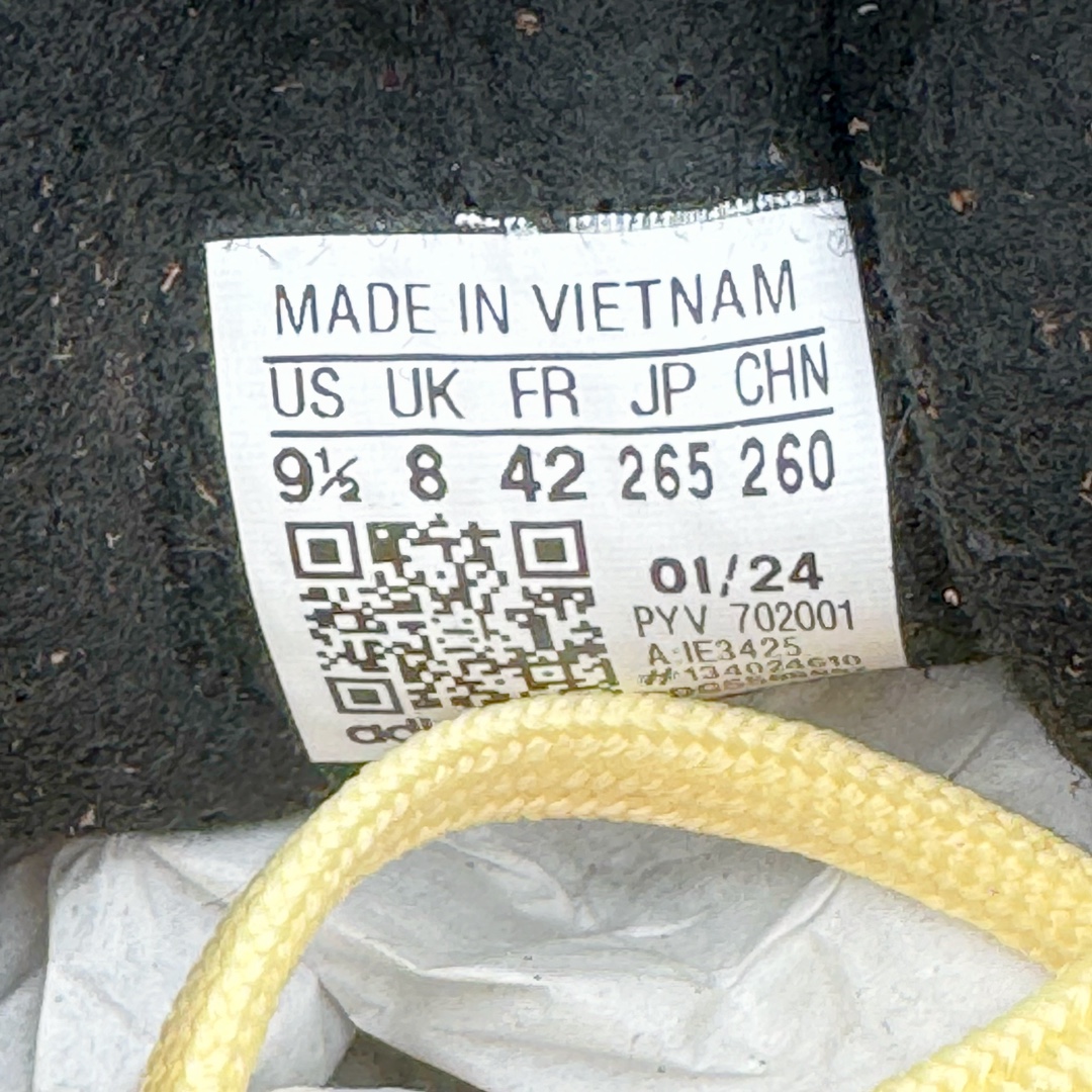 图片[11]-＃CS AD Wmns SL72 OG 系列德训足球风百搭低帮休闲运动板鞋 IE3425 采用高弹EVA+MODEL+RB三层组合底 区别市面RB一体大底 三层组合鞋底重量与原鞋一致 Originals 将有「T 头鞋」造型的诞生于 1972 年的 SL72 鞋款复刻带回 各位买鞋又有新选择了 1972 年 SL72 问世后 引领了后来阿迪达斯的跑鞋发展方向 其中「SL」代表了 Super Light 彰显了产品轻便的特性 1972 年 SL72 问世后 引领了后来阿迪达斯的跑鞋发展方向 其中「SL」代表了 Super Light 彰显了产品轻便的特性 这次 Originals 延续其轻质经典的基因 带来男女两款 SL72 男生款带来 SL72 RS 鞋型 RS 意为 Reshaped（重塑）鞋款在保留了经典的外观基础上 在尼龙材质里增加了填充物 使鞋型更加挺立和饱满 鞋头则更加圆润 鞋底的 EVA 材质则增加了鞋款的高度 女生款则带来 SL72 OG W 鞋型 OG 顾名思义则是致敬经典款式 相较于 RS（Reshaped）鞋款 鞋身更加纤细 其整体鞋身轮廓、线条、细节、材质上尊崇 70 年代 SL72 的设计 还原经典味道 尺码：36 36⅔ 37⅓ 38 38⅔ 39⅓ 40 40⅔ 41⅓ 42 42⅔ 43⅓ 44 44⅔ 45-选品中心