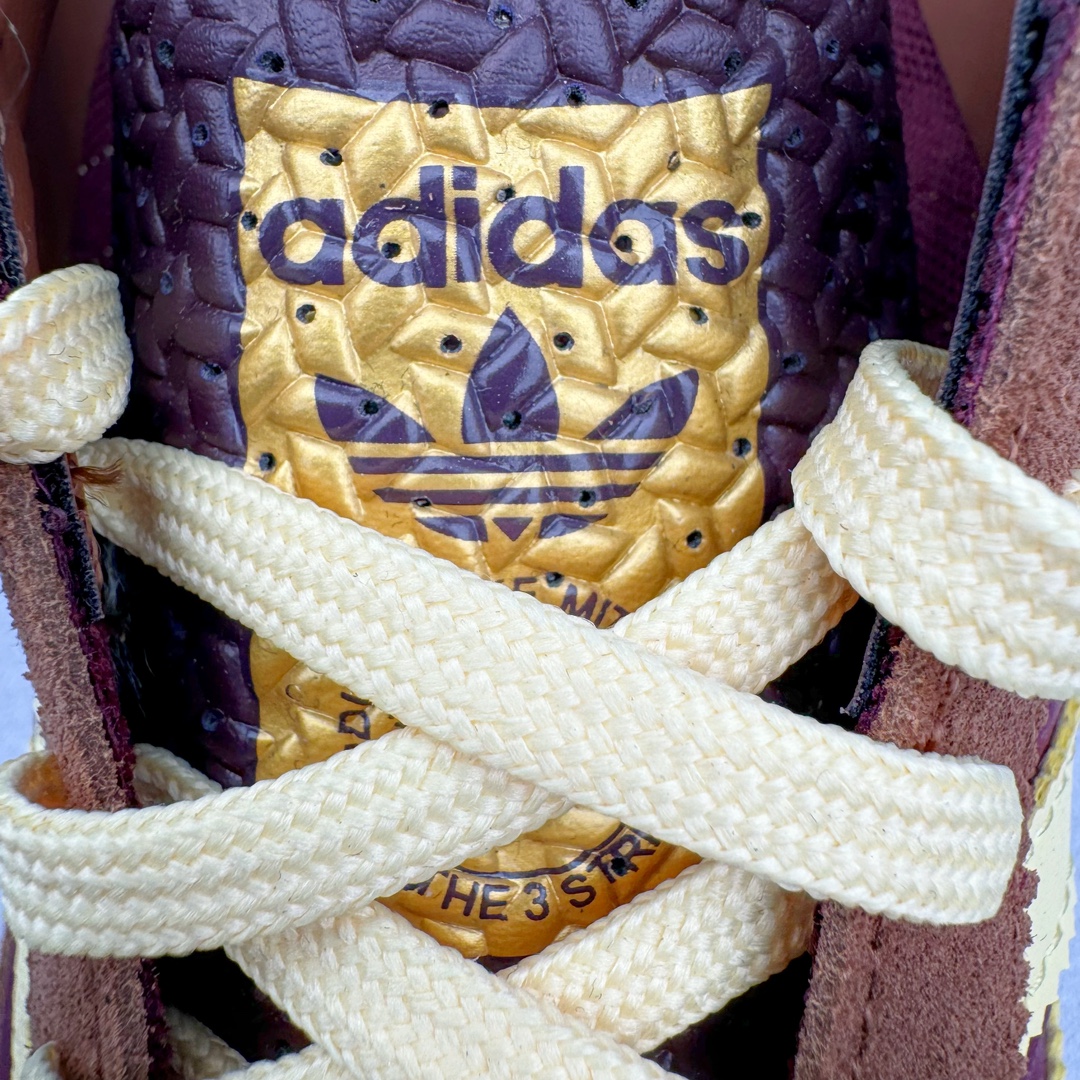 图片[13]-＃CS AD Wmns SL72 OG 系列德训足球风百搭低帮休闲运动板鞋 IE3425 采用高弹EVA+MODEL+RB三层组合底 区别市面RB一体大底 三层组合鞋底重量与原鞋一致 Originals 将有「T 头鞋」造型的诞生于 1972 年的 SL72 鞋款复刻带回 各位买鞋又有新选择了 1972 年 SL72 问世后 引领了后来阿迪达斯的跑鞋发展方向 其中「SL」代表了 Super Light 彰显了产品轻便的特性 1972 年 SL72 问世后 引领了后来阿迪达斯的跑鞋发展方向 其中「SL」代表了 Super Light 彰显了产品轻便的特性 这次 Originals 延续其轻质经典的基因 带来男女两款 SL72 男生款带来 SL72 RS 鞋型 RS 意为 Reshaped（重塑）鞋款在保留了经典的外观基础上 在尼龙材质里增加了填充物 使鞋型更加挺立和饱满 鞋头则更加圆润 鞋底的 EVA 材质则增加了鞋款的高度 女生款则带来 SL72 OG W 鞋型 OG 顾名思义则是致敬经典款式 相较于 RS（Reshaped）鞋款 鞋身更加纤细 其整体鞋身轮廓、线条、细节、材质上尊崇 70 年代 SL72 的设计 还原经典味道 尺码：36 36⅔ 37⅓ 38 38⅔ 39⅓ 40 40⅔ 41⅓ 42 42⅔ 43⅓ 44 44⅔ 45-选品中心