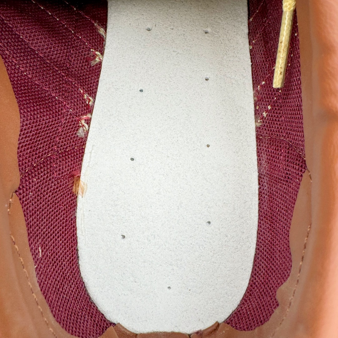 图片[19]-＃CS AD Wmns SL72 OG 系列德训足球风百搭低帮休闲运动板鞋 IE3425 采用高弹EVA+MODEL+RB三层组合底 区别市面RB一体大底 三层组合鞋底重量与原鞋一致 Originals 将有「T 头鞋」造型的诞生于 1972 年的 SL72 鞋款复刻带回 各位买鞋又有新选择了 1972 年 SL72 问世后 引领了后来阿迪达斯的跑鞋发展方向 其中「SL」代表了 Super Light 彰显了产品轻便的特性 1972 年 SL72 问世后 引领了后来阿迪达斯的跑鞋发展方向 其中「SL」代表了 Super Light 彰显了产品轻便的特性 这次 Originals 延续其轻质经典的基因 带来男女两款 SL72 男生款带来 SL72 RS 鞋型 RS 意为 Reshaped（重塑）鞋款在保留了经典的外观基础上 在尼龙材质里增加了填充物 使鞋型更加挺立和饱满 鞋头则更加圆润 鞋底的 EVA 材质则增加了鞋款的高度 女生款则带来 SL72 OG W 鞋型 OG 顾名思义则是致敬经典款式 相较于 RS（Reshaped）鞋款 鞋身更加纤细 其整体鞋身轮廓、线条、细节、材质上尊崇 70 年代 SL72 的设计 还原经典味道 尺码：36 36⅔ 37⅓ 38 38⅔ 39⅓ 40 40⅔ 41⅓ 42 42⅔ 43⅓ 44 44⅔ 45-选品中心