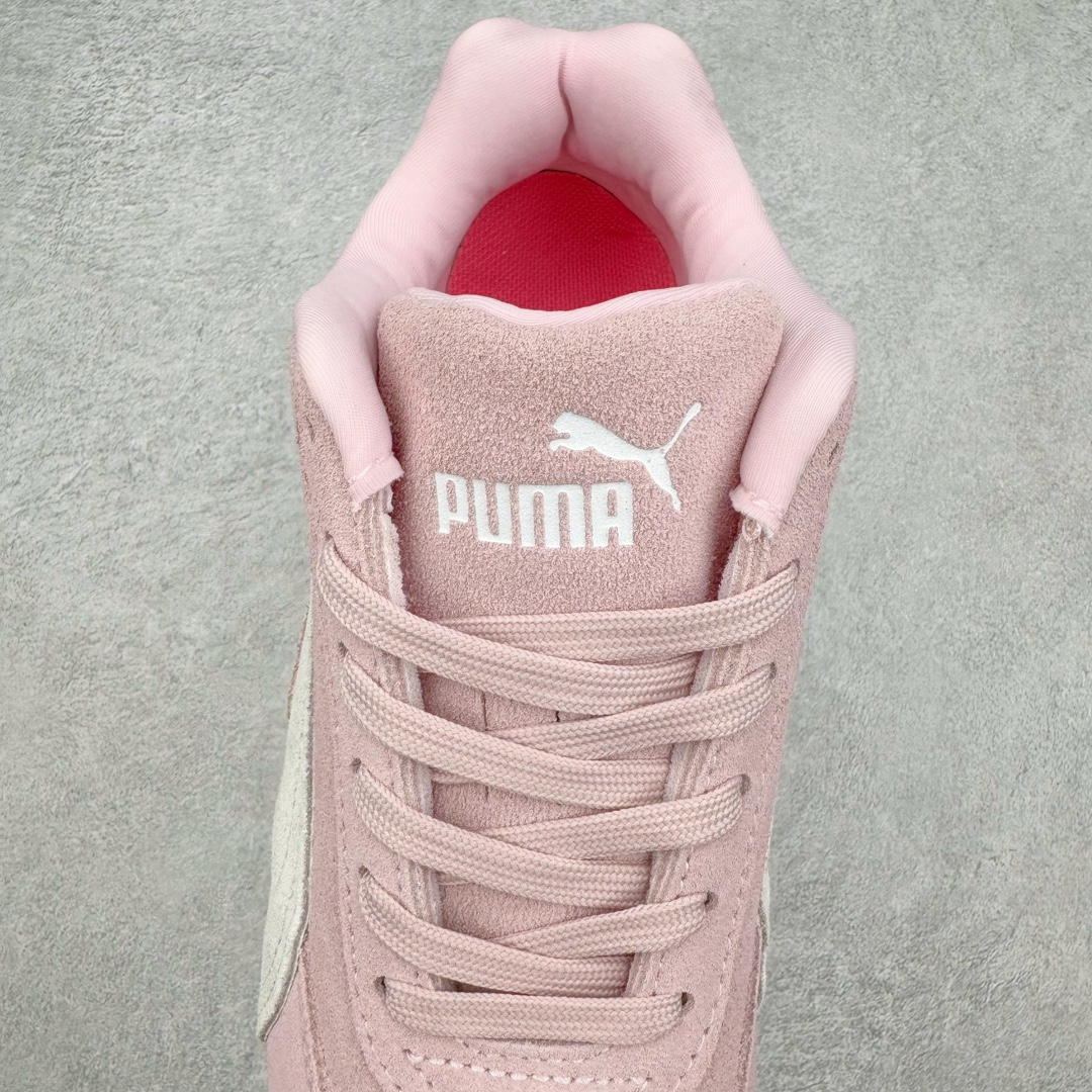图片[5]-＃绿X/GX PUMA Speedca OG 彪马极速赛车系列低帮德训风拼接复古百搭休闲运动赛车鞋 鞋款从80、90年代赛车手所穿的防火赛车鞋为原型，鞋身线条模仿了赛车的流线廓形，体现了空气动力学原理的结构。简约流畅的外观，恰好又和贯穿其中的Formstrip Logo融合恰到好处，视觉上细节丰富且协调。本次Speedcat OG鞋款归来，最大看点自然式保留了窄版鞋型以及薄底构造。这两年各品牌鞋底越做越厚，Speedcat反其道而行之，上脚几乎无鞋底的效果带来耳目一新的视觉体验。鞋面依旧是以质感细腻的麂皮材质打造，并且大面积近乎全包裹的使用，复古味道也愈发浓烈。配色上更是将最原始的黑色和红色带回，向F1赛车队的标志性队服致敬。相信让各位一眼种草的更多是出挑的大红色，上脚即可瞬间点亮整体造型，在以球鞋为核心的OOTD中脱颖而出。而另一款黑色则是低调的万金油，彰显新潮个性的同时又不喧宾夺主，也是热爱简约系穿搭朋友的首选。 尺码：35.5 36 37 37.5 38 38.5 39 40 40.5 41 42 42.5 43 44 44.5 45-选品中心