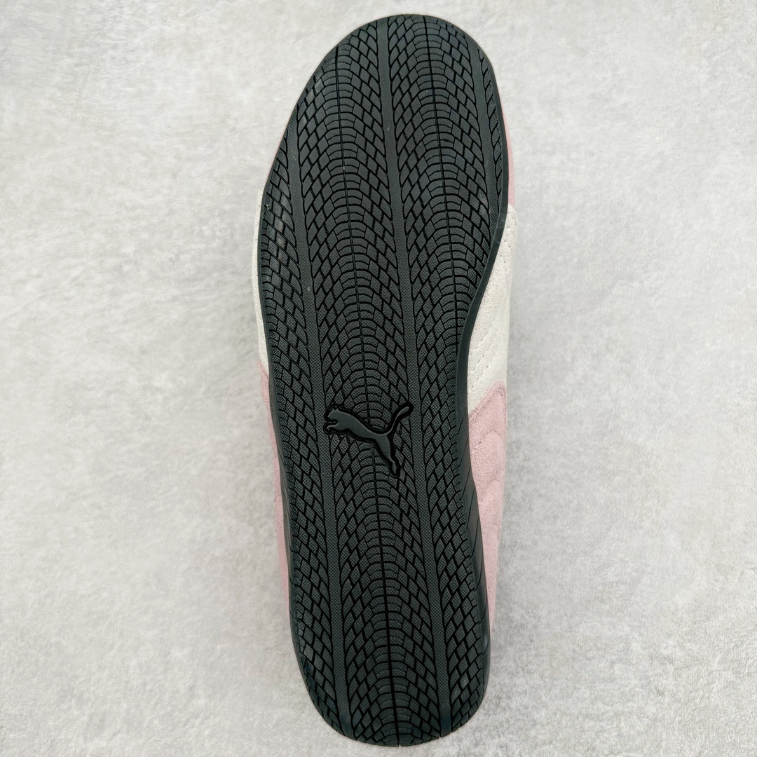 图片[9]-＃绿X/GX PUMA Speedca OG 彪马极速赛车系列低帮德训风拼接复古百搭休闲运动赛车鞋 鞋款从80、90年代赛车手所穿的防火赛车鞋为原型，鞋身线条模仿了赛车的流线廓形，体现了空气动力学原理的结构。简约流畅的外观，恰好又和贯穿其中的Formstrip Logo融合恰到好处，视觉上细节丰富且协调。本次Speedcat OG鞋款归来，最大看点自然式保留了窄版鞋型以及薄底构造。这两年各品牌鞋底越做越厚，Speedcat反其道而行之，上脚几乎无鞋底的效果带来耳目一新的视觉体验。鞋面依旧是以质感细腻的麂皮材质打造，并且大面积近乎全包裹的使用，复古味道也愈发浓烈。配色上更是将最原始的黑色和红色带回，向F1赛车队的标志性队服致敬。相信让各位一眼种草的更多是出挑的大红色，上脚即可瞬间点亮整体造型，在以球鞋为核心的OOTD中脱颖而出。而另一款黑色则是低调的万金油，彰显新潮个性的同时又不喧宾夺主，也是热爱简约系穿搭朋友的首选。 尺码：35.5 36 37 37.5 38 38.5 39 40 40.5 41 42 42.5 43 44 44.5 45-选品中心