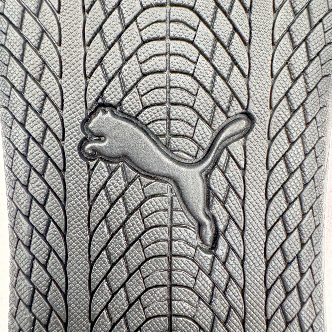 图片[18]-＃绿X/GX PUMA Speedca OG 彪马极速赛车系列低帮德训风拼接复古百搭休闲运动赛车鞋 鞋款从80、90年代赛车手所穿的防火赛车鞋为原型，鞋身线条模仿了赛车的流线廓形，体现了空气动力学原理的结构。简约流畅的外观，恰好又和贯穿其中的Formstrip Logo融合恰到好处，视觉上细节丰富且协调。本次Speedcat OG鞋款归来，最大看点自然式保留了窄版鞋型以及薄底构造。这两年各品牌鞋底越做越厚，Speedcat反其道而行之，上脚几乎无鞋底的效果带来耳目一新的视觉体验。鞋面依旧是以质感细腻的麂皮材质打造，并且大面积近乎全包裹的使用，复古味道也愈发浓烈。配色上更是将最原始的黑色和红色带回，向F1赛车队的标志性队服致敬。相信让各位一眼种草的更多是出挑的大红色，上脚即可瞬间点亮整体造型，在以球鞋为核心的OOTD中脱颖而出。而另一款黑色则是低调的万金油，彰显新潮个性的同时又不喧宾夺主，也是热爱简约系穿搭朋友的首选。 尺码：35.5 36 37 37.5 38 38.5 39 40 40.5 41 42 42.5 43 44 44.5 45-选品中心