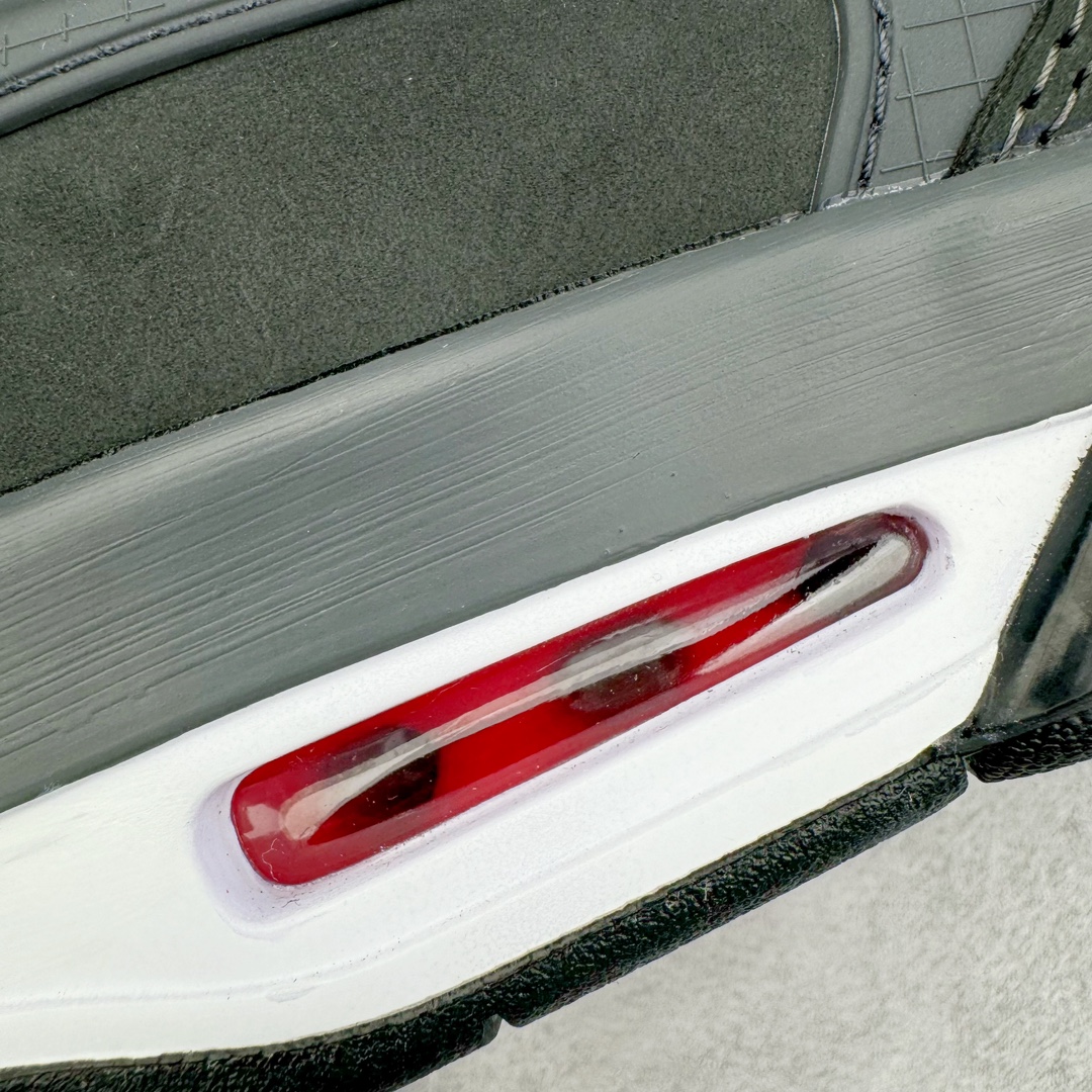 图片[13]-＃Lw纯原 Air Jordan AJ4 RM 重制版低帮复古篮球鞋 HF4334-004 采用了低帮的设计 并保留了众多AJ4的经典元素 鞋身以皮革、麂皮材质拼接打造 AJ4经典的TPU材质延伸至后跟 增强鞋款稳定性 而鞋身侧面的网格设计则被取消 尾部的NIKE AIR标志也得到保留 并同时带有飞人logo 中底部分同样搭载了可视AIR气垫 鞋底采用米白色中底和外底呈现 为整个设计收尾 尺码：36 36.5 37.5 38 38.5 39 40 40.5 41 42 42.5 43 44 44.5 45 46 47.5-选品中心