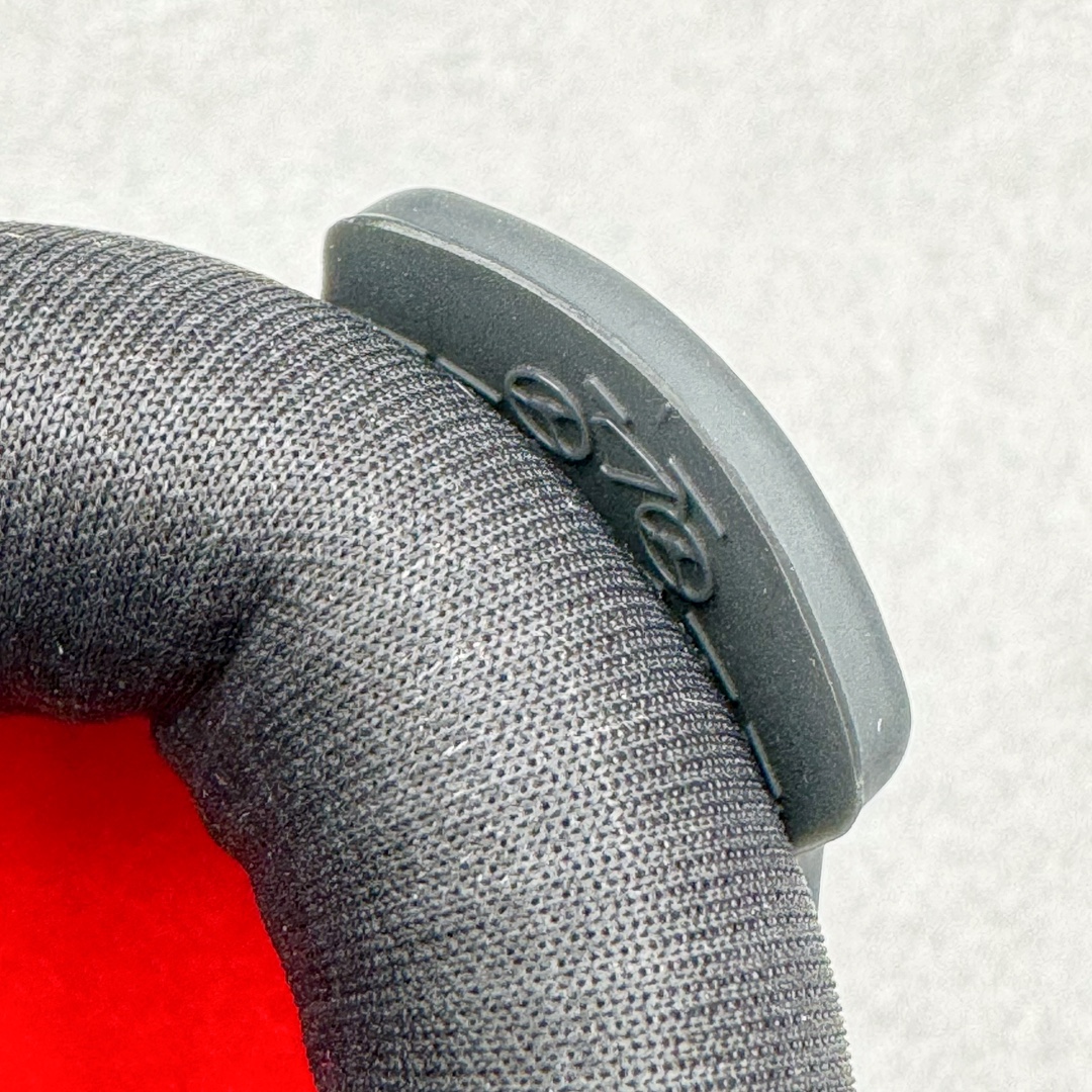 图片[17]-＃Lw纯原 Air Jordan AJ4 RM 重制版低帮复古篮球鞋 HF4334-004 采用了低帮的设计 并保留了众多AJ4的经典元素 鞋身以皮革、麂皮材质拼接打造 AJ4经典的TPU材质延伸至后跟 增强鞋款稳定性 而鞋身侧面的网格设计则被取消 尾部的NIKE AIR标志也得到保留 并同时带有飞人logo 中底部分同样搭载了可视AIR气垫 鞋底采用米白色中底和外底呈现 为整个设计收尾 尺码：36 36.5 37.5 38 38.5 39 40 40.5 41 42 42.5 43 44 44.5 45 46 47.5-选品中心