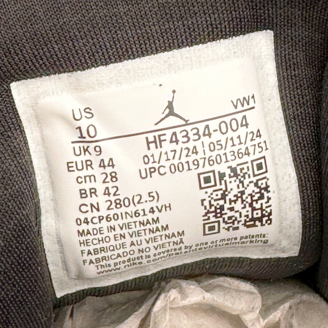 图片[18]-＃Lw纯原 Air Jordan AJ4 RM 重制版低帮复古篮球鞋 HF4334-004 采用了低帮的设计 并保留了众多AJ4的经典元素 鞋身以皮革、麂皮材质拼接打造 AJ4经典的TPU材质延伸至后跟 增强鞋款稳定性 而鞋身侧面的网格设计则被取消 尾部的NIKE AIR标志也得到保留 并同时带有飞人logo 中底部分同样搭载了可视AIR气垫 鞋底采用米白色中底和外底呈现 为整个设计收尾 尺码：36 36.5 37.5 38 38.5 39 40 40.5 41 42 42.5 43 44 44.5 45 46 47.5-选品中心