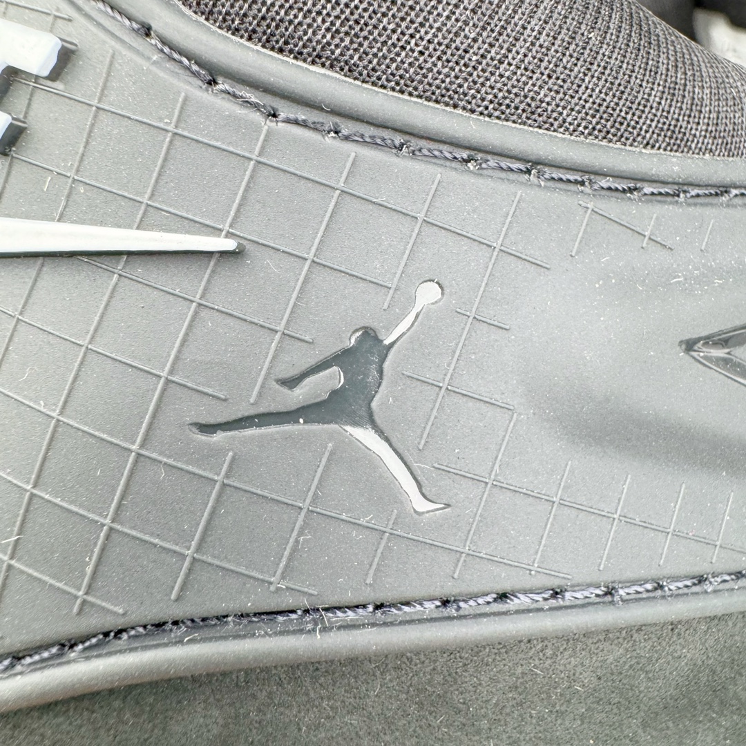 图片[16]-＃Lw纯原 Air Jordan AJ4 RM 重制版低帮复古篮球鞋 HF4334-004 采用了低帮的设计 并保留了众多AJ4的经典元素 鞋身以皮革、麂皮材质拼接打造 AJ4经典的TPU材质延伸至后跟 增强鞋款稳定性 而鞋身侧面的网格设计则被取消 尾部的NIKE AIR标志也得到保留 并同时带有飞人logo 中底部分同样搭载了可视AIR气垫 鞋底采用米白色中底和外底呈现 为整个设计收尾 尺码：36 36.5 37.5 38 38.5 39 40 40.5 41 42 42.5 43 44 44.5 45 46 47.5-选品中心