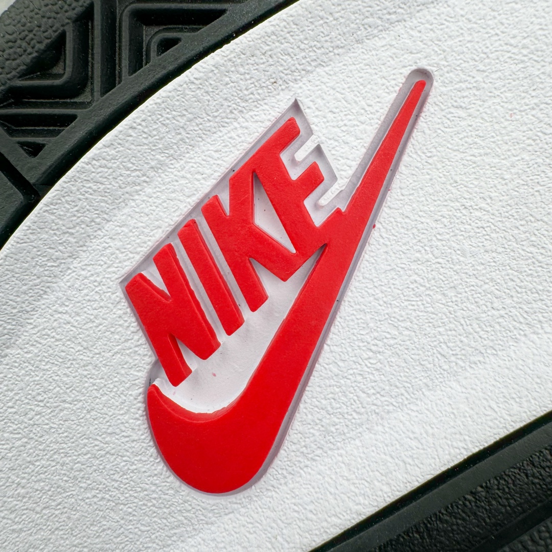 图片[14]-＃Lw纯原 Air Jordan AJ4 RM 重制版低帮复古篮球鞋 HF4334-004 采用了低帮的设计 并保留了众多AJ4的经典元素 鞋身以皮革、麂皮材质拼接打造 AJ4经典的TPU材质延伸至后跟 增强鞋款稳定性 而鞋身侧面的网格设计则被取消 尾部的NIKE AIR标志也得到保留 并同时带有飞人logo 中底部分同样搭载了可视AIR气垫 鞋底采用米白色中底和外底呈现 为整个设计收尾 尺码：36 36.5 37.5 38 38.5 39 40 40.5 41 42 42.5 43 44 44.5 45 46 47.5-选品中心