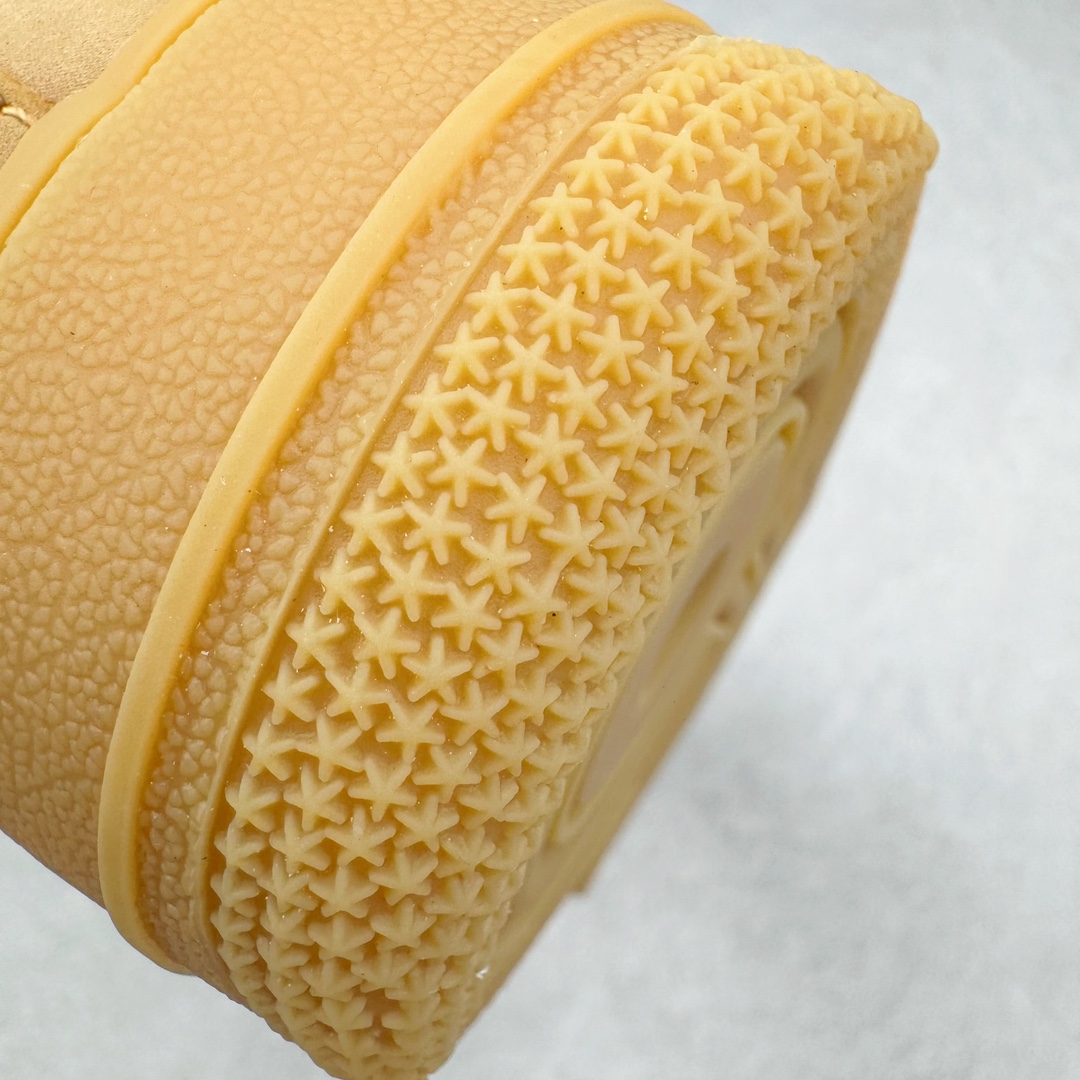 图片[14]-＃XP私人订单福利特价️ NK Air Force 1 Low 07 LV8\\\”Wheat / Flax\\\”小麦空军一号低帮 CJ9179-200 细节同步官方全新22版 全鞋电脑针车 全新模具鱼鳞纹大底 二维码鞋标 内置芯片及solo气垫 大底高度及其弧度依照正品 钢印 logo刺绣 鞋口弧度 鞋头长度 鞋面冲孔 鞋垫背胶及钢印 完美鞋型对比正品 每一处都是细节满满 今年继续推出小麦色AF1 以高帮款与低帮款的方式呈现 小麦色牛巴革打造鞋面 生胶鞋底与鞋面风格协调一致 搭配同色系尼龙鞋带 侧身皮质Swoosh Logo进一步体现两双鞋的独特魅力 尺码：36 36.5 37.5 38 38.5 39 40 40.5 41 42 42.5 43 44 44.5 45 46-选品中心