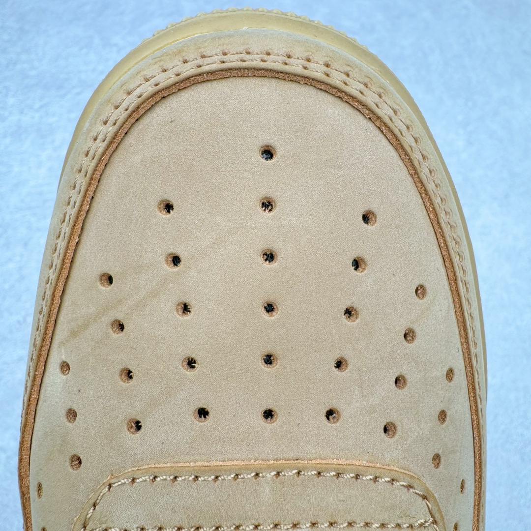 图片[16]-＃XP私人订单福利特价️ NK Air Force 1 Low 07 LV8\\\”Wheat / Flax\\\”小麦空军一号低帮 CJ9179-200 细节同步官方全新22版 全鞋电脑针车 全新模具鱼鳞纹大底 二维码鞋标 内置芯片及solo气垫 大底高度及其弧度依照正品 钢印 logo刺绣 鞋口弧度 鞋头长度 鞋面冲孔 鞋垫背胶及钢印 完美鞋型对比正品 每一处都是细节满满 今年继续推出小麦色AF1 以高帮款与低帮款的方式呈现 小麦色牛巴革打造鞋面 生胶鞋底与鞋面风格协调一致 搭配同色系尼龙鞋带 侧身皮质Swoosh Logo进一步体现两双鞋的独特魅力 尺码：36 36.5 37.5 38 38.5 39 40 40.5 41 42 42.5 43 44 44.5 45 46-选品中心
