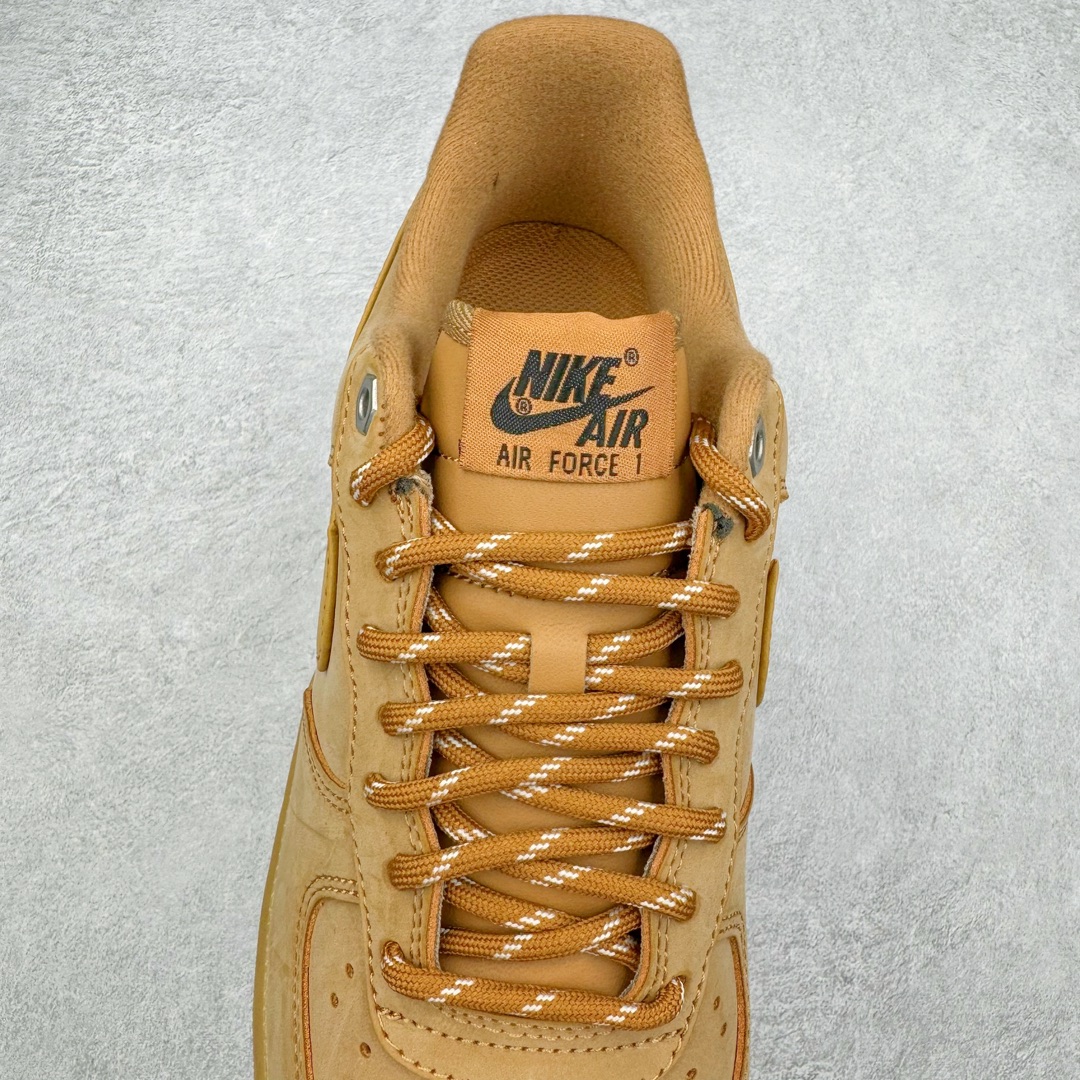 图片[5]-＃XP私人订单福利特价️ NK Air Force 1 Low 07 LV8\\\”Wheat / Flax\\\”小麦空军一号低帮 CJ9179-200 细节同步官方全新22版 全鞋电脑针车 全新模具鱼鳞纹大底 二维码鞋标 内置芯片及solo气垫 大底高度及其弧度依照正品 钢印 logo刺绣 鞋口弧度 鞋头长度 鞋面冲孔 鞋垫背胶及钢印 完美鞋型对比正品 每一处都是细节满满 今年继续推出小麦色AF1 以高帮款与低帮款的方式呈现 小麦色牛巴革打造鞋面 生胶鞋底与鞋面风格协调一致 搭配同色系尼龙鞋带 侧身皮质Swoosh Logo进一步体现两双鞋的独特魅力 尺码：36 36.5 37.5 38 38.5 39 40 40.5 41 42 42.5 43 44 44.5 45 46-选品中心