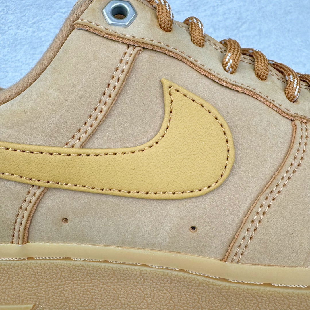 图片[19]-＃XP私人订单福利特价️ NK Air Force 1 Low 07 LV8\\\”Wheat / Flax\\\”小麦空军一号低帮 CJ9179-200 细节同步官方全新22版 全鞋电脑针车 全新模具鱼鳞纹大底 二维码鞋标 内置芯片及solo气垫 大底高度及其弧度依照正品 钢印 logo刺绣 鞋口弧度 鞋头长度 鞋面冲孔 鞋垫背胶及钢印 完美鞋型对比正品 每一处都是细节满满 今年继续推出小麦色AF1 以高帮款与低帮款的方式呈现 小麦色牛巴革打造鞋面 生胶鞋底与鞋面风格协调一致 搭配同色系尼龙鞋带 侧身皮质Swoosh Logo进一步体现两双鞋的独特魅力 尺码：36 36.5 37.5 38 38.5 39 40 40.5 41 42 42.5 43 44 44.5 45 46-选品中心