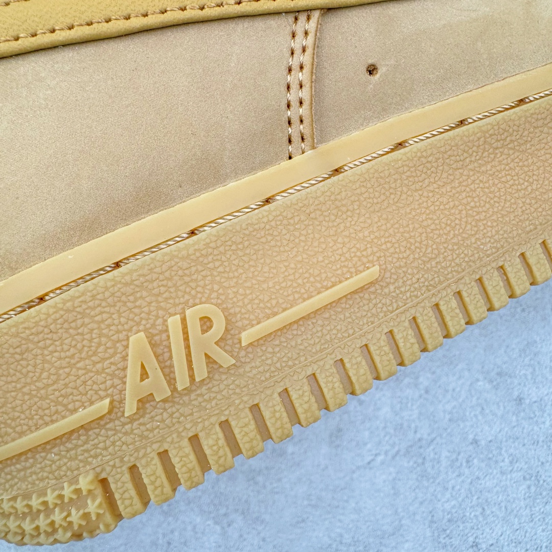 图片[20]-＃XP私人订单福利特价️ NK Air Force 1 Low 07 LV8\\\”Wheat / Flax\\\”小麦空军一号低帮 CJ9179-200 细节同步官方全新22版 全鞋电脑针车 全新模具鱼鳞纹大底 二维码鞋标 内置芯片及solo气垫 大底高度及其弧度依照正品 钢印 logo刺绣 鞋口弧度 鞋头长度 鞋面冲孔 鞋垫背胶及钢印 完美鞋型对比正品 每一处都是细节满满 今年继续推出小麦色AF1 以高帮款与低帮款的方式呈现 小麦色牛巴革打造鞋面 生胶鞋底与鞋面风格协调一致 搭配同色系尼龙鞋带 侧身皮质Swoosh Logo进一步体现两双鞋的独特魅力 尺码：36 36.5 37.5 38 38.5 39 40 40.5 41 42 42.5 43 44 44.5 45 46-选品中心