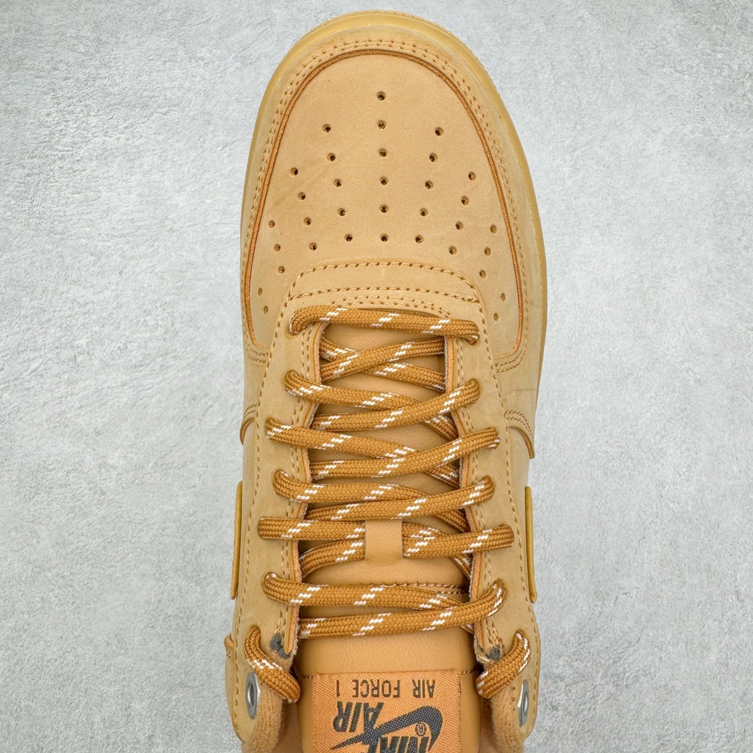 图片[4]-＃XP私人订单福利特价️ NK Air Force 1 Low 07 LV8\\\”Wheat / Flax\\\”小麦空军一号低帮 CJ9179-200 细节同步官方全新22版 全鞋电脑针车 全新模具鱼鳞纹大底 二维码鞋标 内置芯片及solo气垫 大底高度及其弧度依照正品 钢印 logo刺绣 鞋口弧度 鞋头长度 鞋面冲孔 鞋垫背胶及钢印 完美鞋型对比正品 每一处都是细节满满 今年继续推出小麦色AF1 以高帮款与低帮款的方式呈现 小麦色牛巴革打造鞋面 生胶鞋底与鞋面风格协调一致 搭配同色系尼龙鞋带 侧身皮质Swoosh Logo进一步体现两双鞋的独特魅力 尺码：36 36.5 37.5 38 38.5 39 40 40.5 41 42 42.5 43 44 44.5 45 46-选品中心