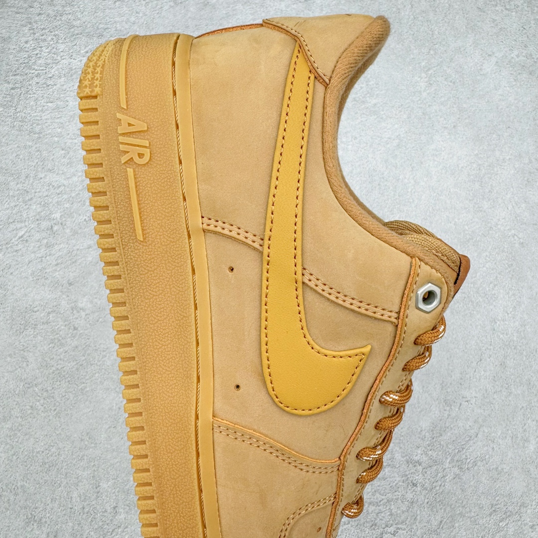 图片[6]-＃XP私人订单福利特价️ NK Air Force 1 Low 07 LV8\\\”Wheat / Flax\\\”小麦空军一号低帮 CJ9179-200 细节同步官方全新22版 全鞋电脑针车 全新模具鱼鳞纹大底 二维码鞋标 内置芯片及solo气垫 大底高度及其弧度依照正品 钢印 logo刺绣 鞋口弧度 鞋头长度 鞋面冲孔 鞋垫背胶及钢印 完美鞋型对比正品 每一处都是细节满满 今年继续推出小麦色AF1 以高帮款与低帮款的方式呈现 小麦色牛巴革打造鞋面 生胶鞋底与鞋面风格协调一致 搭配同色系尼龙鞋带 侧身皮质Swoosh Logo进一步体现两双鞋的独特魅力 尺码：36 36.5 37.5 38 38.5 39 40 40.5 41 42 42.5 43 44 44.5 45 46-选品中心