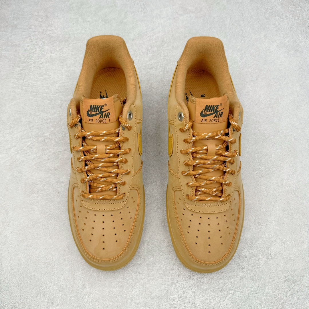 图片[2]-＃XP私人订单福利特价️ NK Air Force 1 Low 07 LV8\\\”Wheat / Flax\\\”小麦空军一号低帮 CJ9179-200 细节同步官方全新22版 全鞋电脑针车 全新模具鱼鳞纹大底 二维码鞋标 内置芯片及solo气垫 大底高度及其弧度依照正品 钢印 logo刺绣 鞋口弧度 鞋头长度 鞋面冲孔 鞋垫背胶及钢印 完美鞋型对比正品 每一处都是细节满满 今年继续推出小麦色AF1 以高帮款与低帮款的方式呈现 小麦色牛巴革打造鞋面 生胶鞋底与鞋面风格协调一致 搭配同色系尼龙鞋带 侧身皮质Swoosh Logo进一步体现两双鞋的独特魅力 尺码：36 36.5 37.5 38 38.5 39 40 40.5 41 42 42.5 43 44 44.5 45 46-选品中心