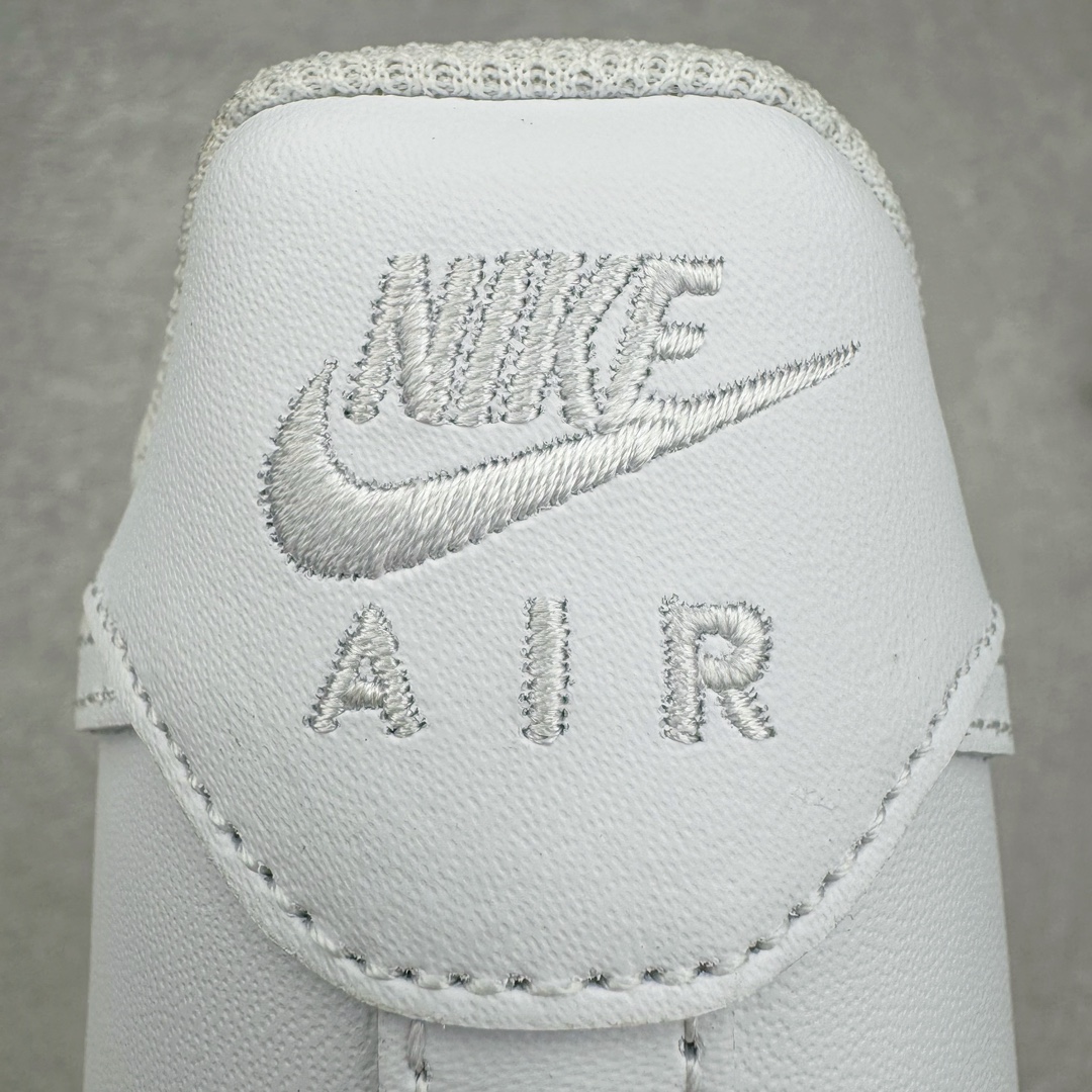 图片[19]-＃KZ神版特价 NK Air Force 1 Low \’07 空军一号低帮经典板鞋 全白 DD8959-100 同步官方2024专柜在售全新版本细节 更新3/4背胶 全新货号 鞋盒规格 不规则波浪大底咬花 全鞋电脑针车 工整有序 视觉效果满分 原厂拉帮手法 标准四线 密度针距针孔大小控制到位 原装反口里网布海绵 正确卡色网眼大小 新版鞋撑改用纸团代替 原厂港宝加持完美还原灵魂版型 原盒原配从里到外百分百还原 原厂全头层原厂皮料 原标原盒 内置Sole气垫 中底白色背胶 中底划线 已经无限的接近公司 原厂楦头 原厂刺绣 后跟弧度修正 独家私模最大开发到48.5 尺码：35.5 36 36.5 37.5 38 38.5 39 40 40.5 41 42 42.5 43 44 44.5 45 46 47.5 48.5-选品中心