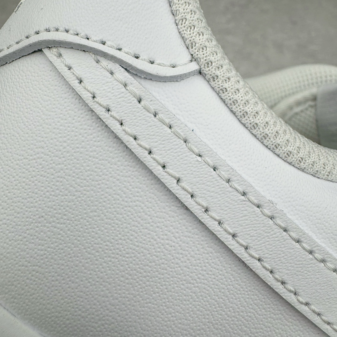 图片[20]-＃KZ神版特价 NK Air Force 1 Low \’07 空军一号低帮经典板鞋 全白 DD8959-100 同步官方2024专柜在售全新版本细节 更新3/4背胶 全新货号 鞋盒规格 不规则波浪大底咬花 全鞋电脑针车 工整有序 视觉效果满分 原厂拉帮手法 标准四线 密度针距针孔大小控制到位 原装反口里网布海绵 正确卡色网眼大小 新版鞋撑改用纸团代替 原厂港宝加持完美还原灵魂版型 原盒原配从里到外百分百还原 原厂全头层原厂皮料 原标原盒 内置Sole气垫 中底白色背胶 中底划线 已经无限的接近公司 原厂楦头 原厂刺绣 后跟弧度修正 独家私模最大开发到48.5 尺码：35.5 36 36.5 37.5 38 38.5 39 40 40.5 41 42 42.5 43 44 44.5 45 46 47.5 48.5-选品中心