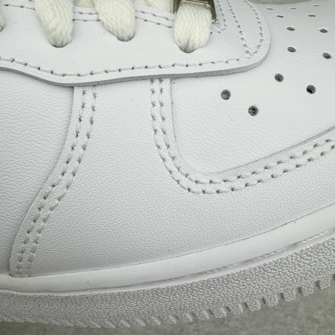 图片[23]-＃KZ神版特价 NK Air Force 1 Low \’07 空军一号低帮经典板鞋 全白 DD8959-100 同步官方2024专柜在售全新版本细节 更新3/4背胶 全新货号 鞋盒规格 不规则波浪大底咬花 全鞋电脑针车 工整有序 视觉效果满分 原厂拉帮手法 标准四线 密度针距针孔大小控制到位 原装反口里网布海绵 正确卡色网眼大小 新版鞋撑改用纸团代替 原厂港宝加持完美还原灵魂版型 原盒原配从里到外百分百还原 原厂全头层原厂皮料 原标原盒 内置Sole气垫 中底白色背胶 中底划线 已经无限的接近公司 原厂楦头 原厂刺绣 后跟弧度修正 独家私模最大开发到48.5 尺码：35.5 36 36.5 37.5 38 38.5 39 40 40.5 41 42 42.5 43 44 44.5 45 46 47.5 48.5-选品中心