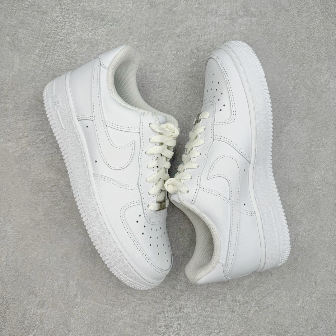 图片[3]-＃KZ神版特价 NK Air Force 1 Low \’07 空军一号低帮经典板鞋 全白 DD8959-100 同步官方2024专柜在售全新版本细节 更新3/4背胶 全新货号 鞋盒规格 不规则波浪大底咬花 全鞋电脑针车 工整有序 视觉效果满分 原厂拉帮手法 标准四线 密度针距针孔大小控制到位 原装反口里网布海绵 正确卡色网眼大小 新版鞋撑改用纸团代替 原厂港宝加持完美还原灵魂版型 原盒原配从里到外百分百还原 原厂全头层原厂皮料 原标原盒 内置Sole气垫 中底白色背胶 中底划线 已经无限的接近公司 原厂楦头 原厂刺绣 后跟弧度修正 独家私模最大开发到48.5 尺码：35.5 36 36.5 37.5 38 38.5 39 40 40.5 41 42 42.5 43 44 44.5 45 46 47.5 48.5-选品中心