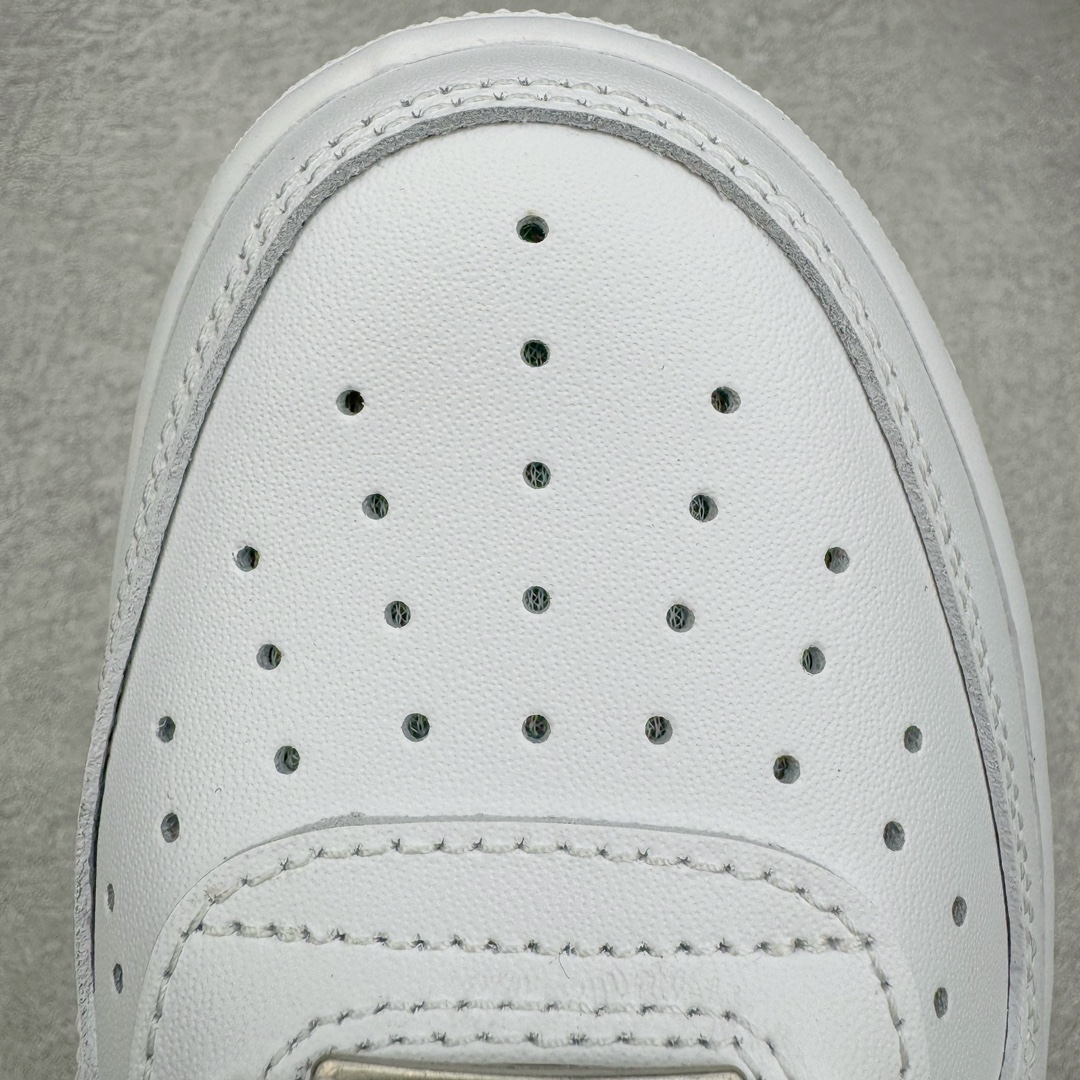 图片[24]-＃KZ神版特价 NK Air Force 1 Low \’07 空军一号低帮经典板鞋 全白 DD8959-100 同步官方2024专柜在售全新版本细节 更新3/4背胶 全新货号 鞋盒规格 不规则波浪大底咬花 全鞋电脑针车 工整有序 视觉效果满分 原厂拉帮手法 标准四线 密度针距针孔大小控制到位 原装反口里网布海绵 正确卡色网眼大小 新版鞋撑改用纸团代替 原厂港宝加持完美还原灵魂版型 原盒原配从里到外百分百还原 原厂全头层原厂皮料 原标原盒 内置Sole气垫 中底白色背胶 中底划线 已经无限的接近公司 原厂楦头 原厂刺绣 后跟弧度修正 独家私模最大开发到48.5 尺码：35.5 36 36.5 37.5 38 38.5 39 40 40.5 41 42 42.5 43 44 44.5 45 46 47.5 48.5-选品中心