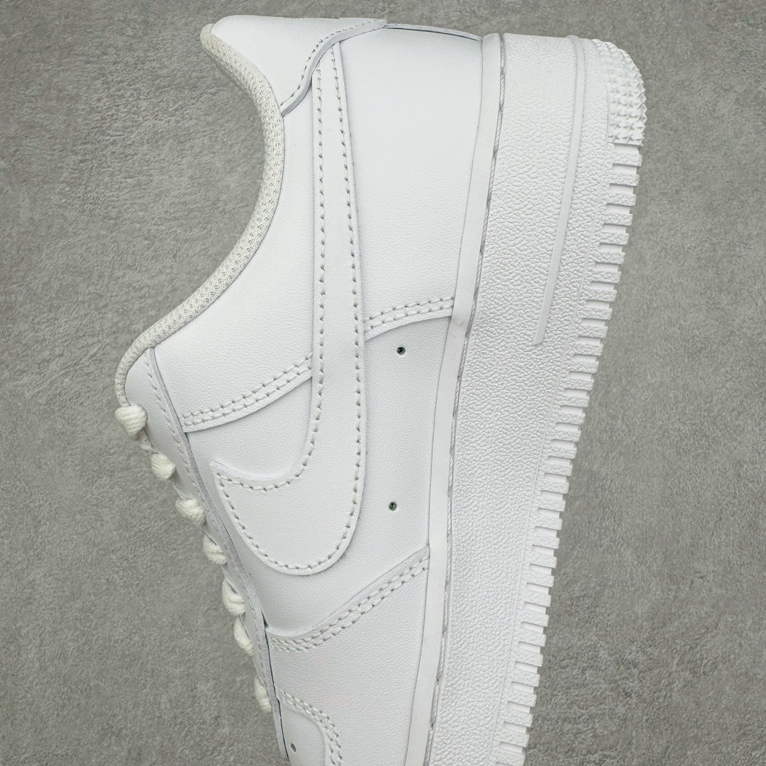 图片[7]-＃KZ神版特价 NK Air Force 1 Low \’07 空军一号低帮经典板鞋 全白 DD8959-100 同步官方2024专柜在售全新版本细节 更新3/4背胶 全新货号 鞋盒规格 不规则波浪大底咬花 全鞋电脑针车 工整有序 视觉效果满分 原厂拉帮手法 标准四线 密度针距针孔大小控制到位 原装反口里网布海绵 正确卡色网眼大小 新版鞋撑改用纸团代替 原厂港宝加持完美还原灵魂版型 原盒原配从里到外百分百还原 原厂全头层原厂皮料 原标原盒 内置Sole气垫 中底白色背胶 中底划线 已经无限的接近公司 原厂楦头 原厂刺绣 后跟弧度修正 独家私模最大开发到48.5 尺码：35.5 36 36.5 37.5 38 38.5 39 40 40.5 41 42 42.5 43 44 44.5 45 46 47.5 48.5-选品中心